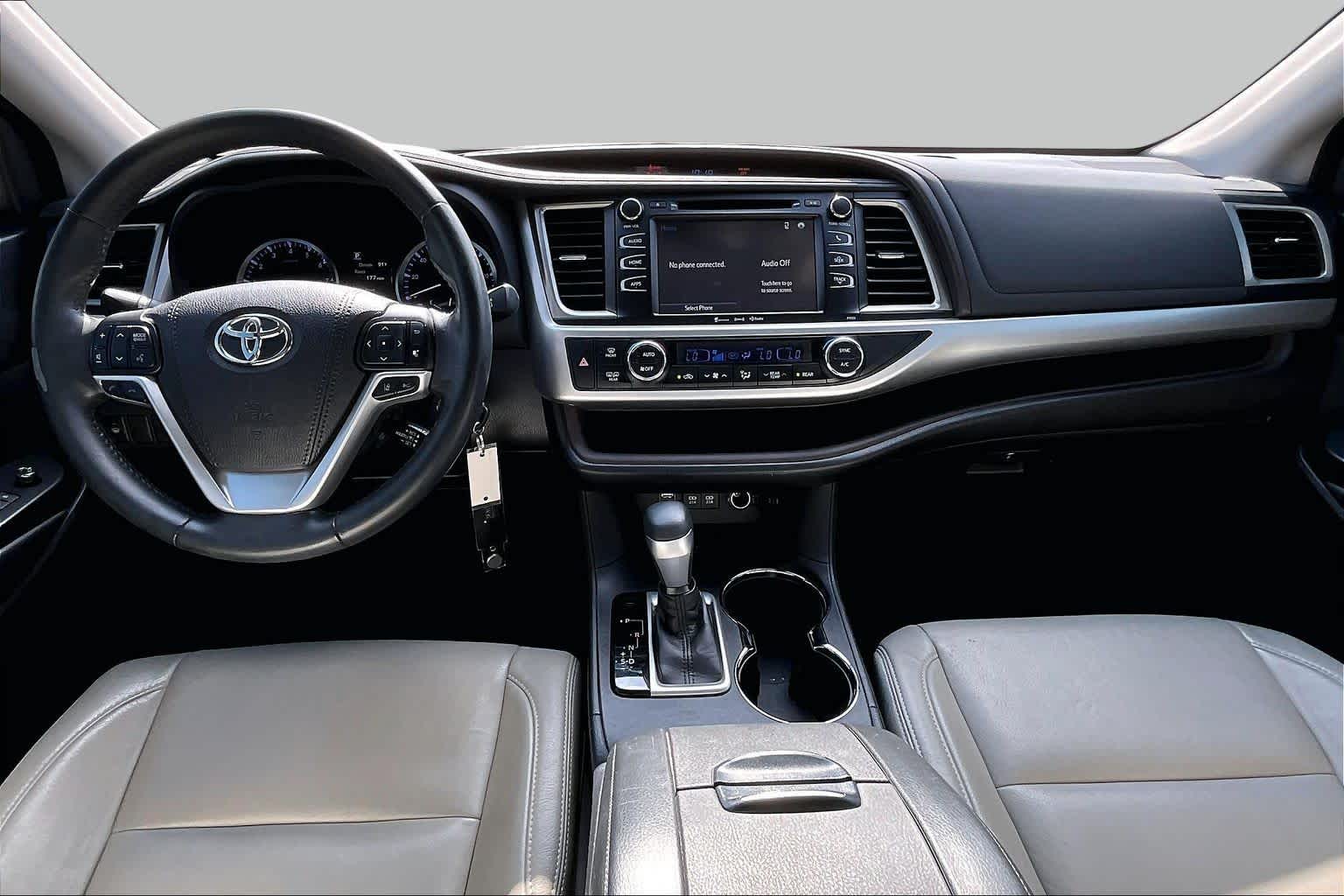 2018 Toyota Highlander LE Blizzard Pearl at AutoNation USA Katy