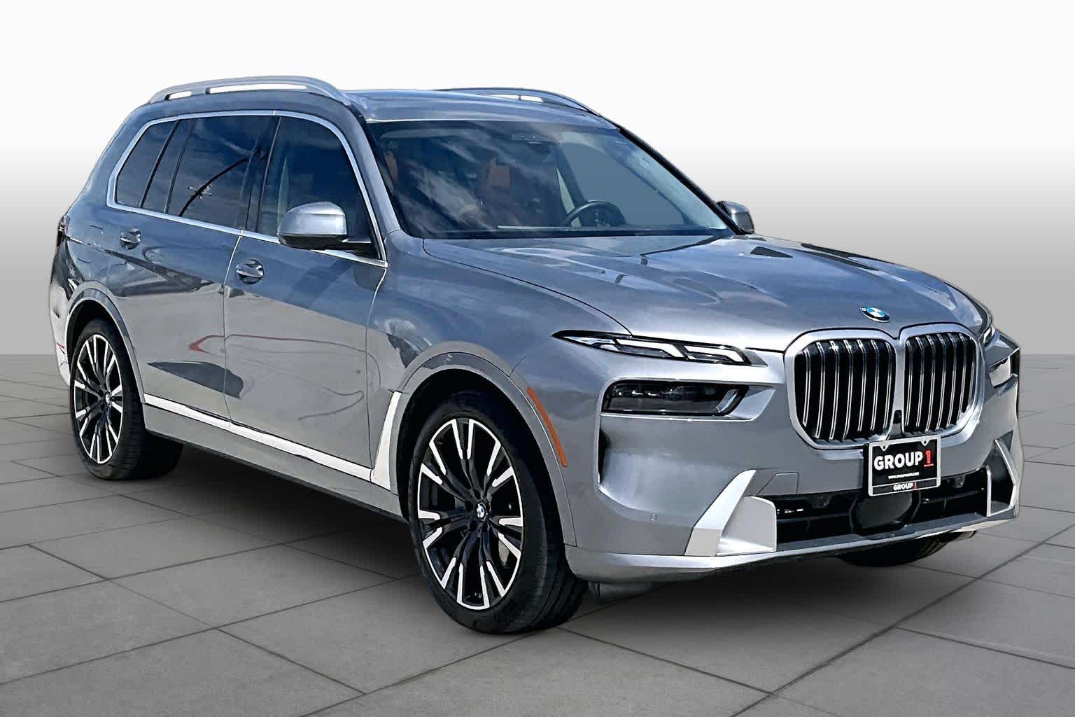 2024 BMW X7 xDrive40i photo 3 of 33