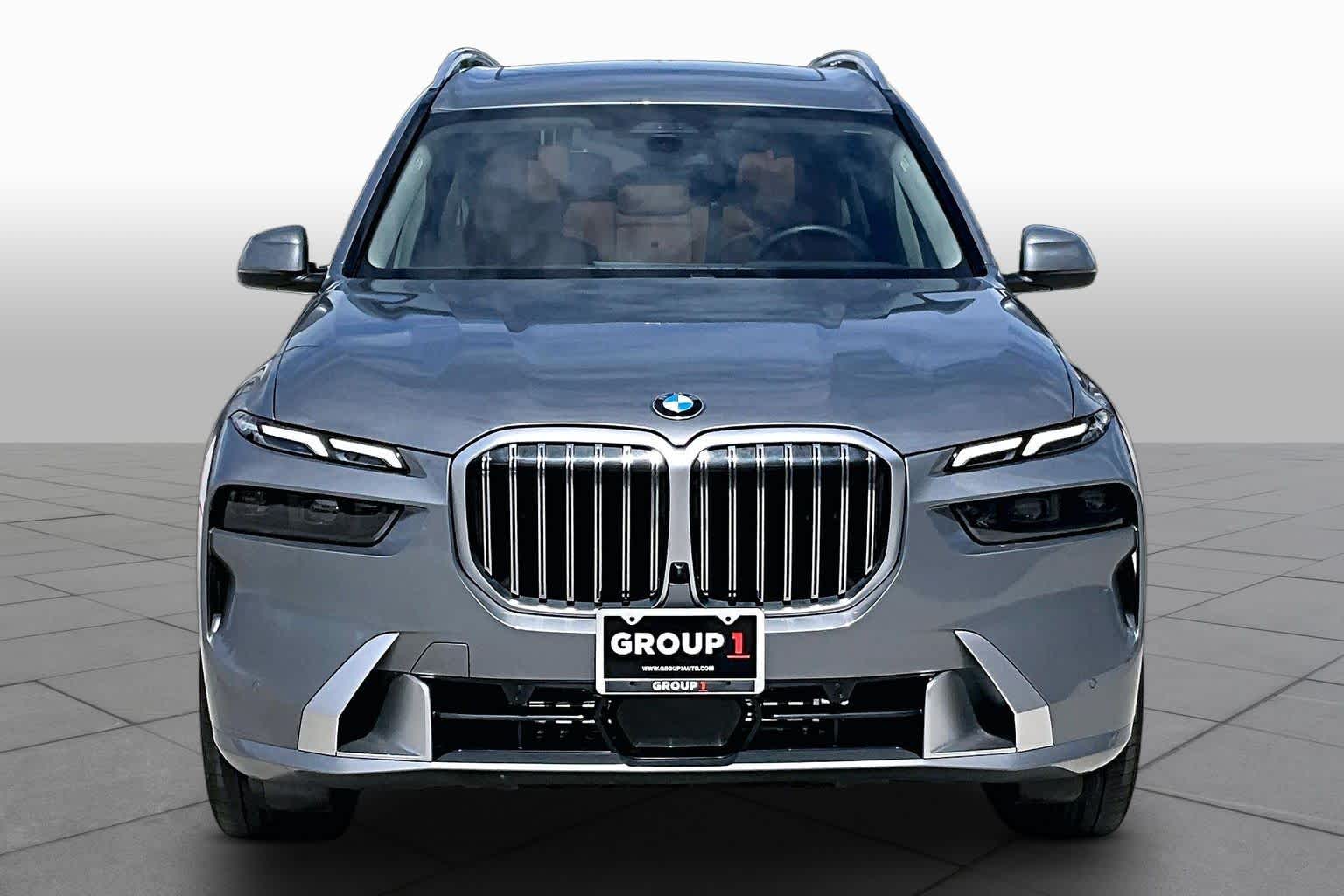 2024 BMW X7 xDrive40i photo 4 of 33