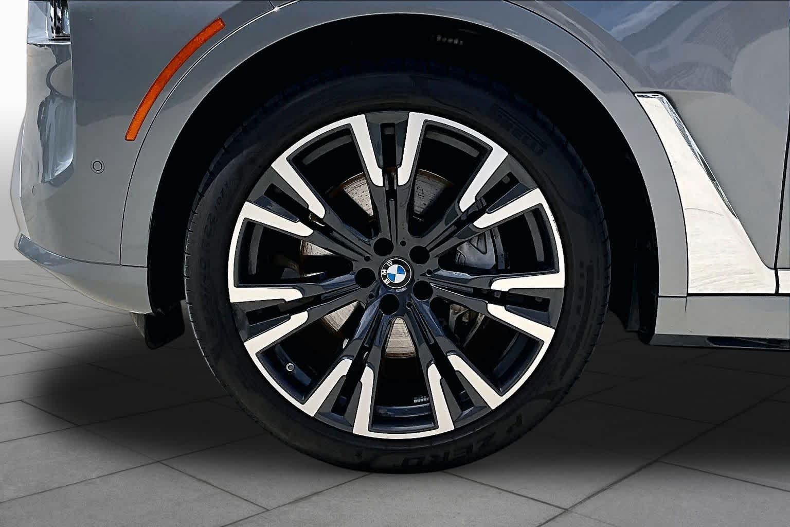 2024 BMW X7 xDrive40i photo 10 of 33