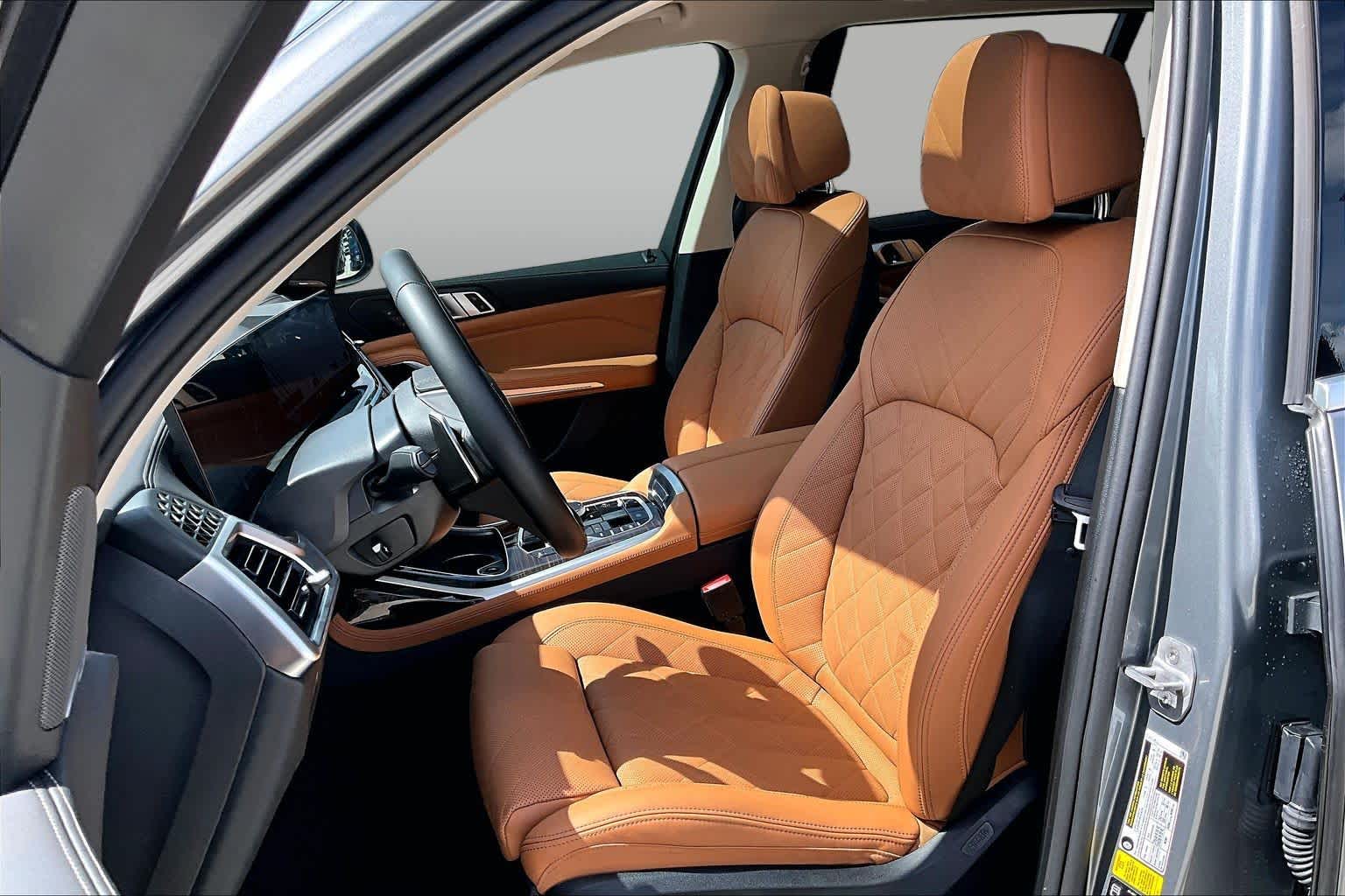 2024 BMW X7 xDrive40i photo 8 of 33
