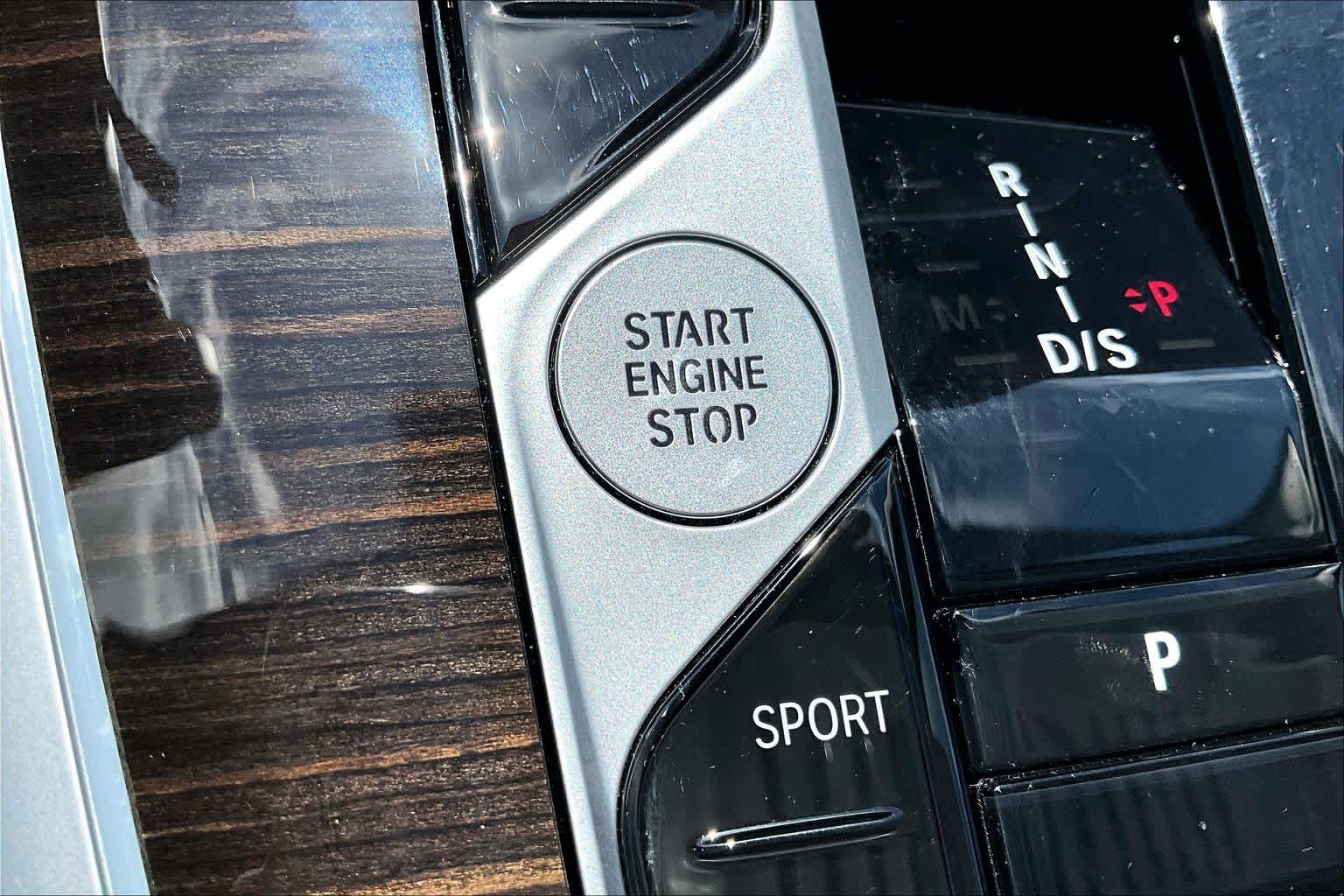 2024 BMW X7 xDrive40i photo 31 of 33