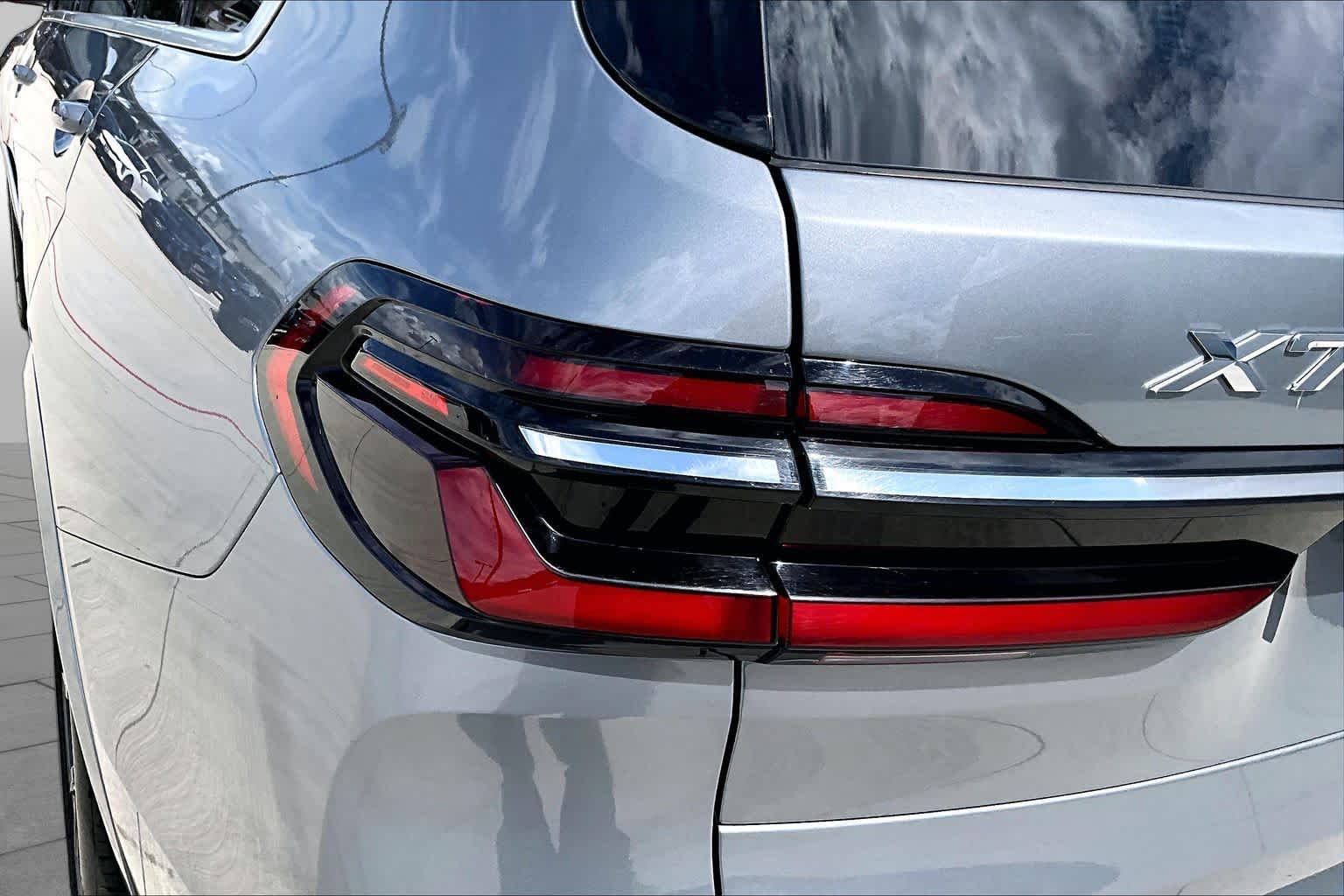 2024 BMW X7 xDrive40i photo 27 of 33
