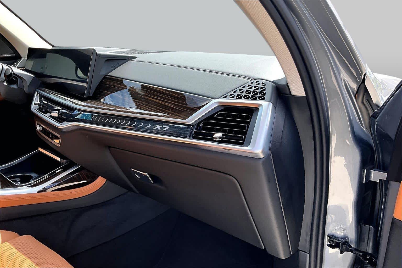 2024 BMW X7 xDrive40i photo 17 of 33