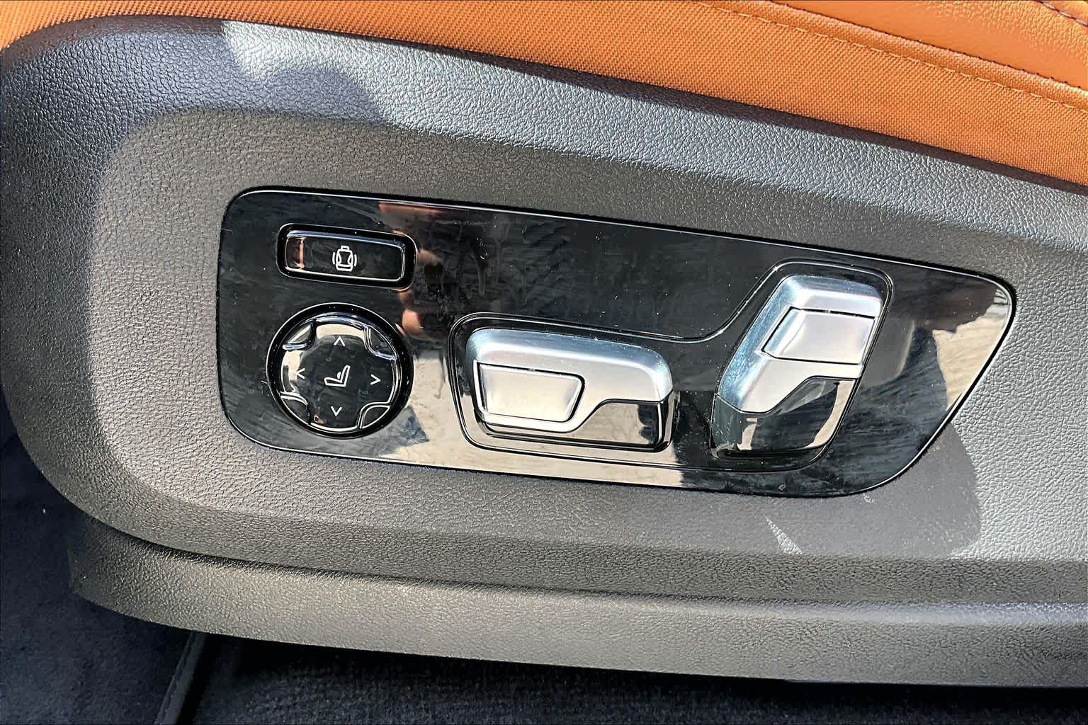 2024 BMW X7 xDrive40i photo 30 of 33