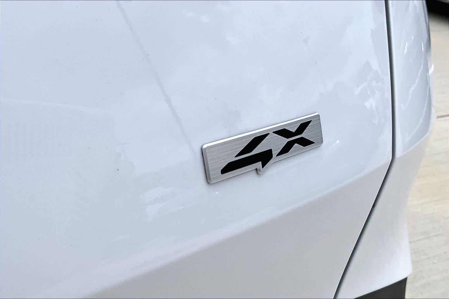 2025 Kia Sportage EX Glacial White Pearl at Beck & Masten Kia