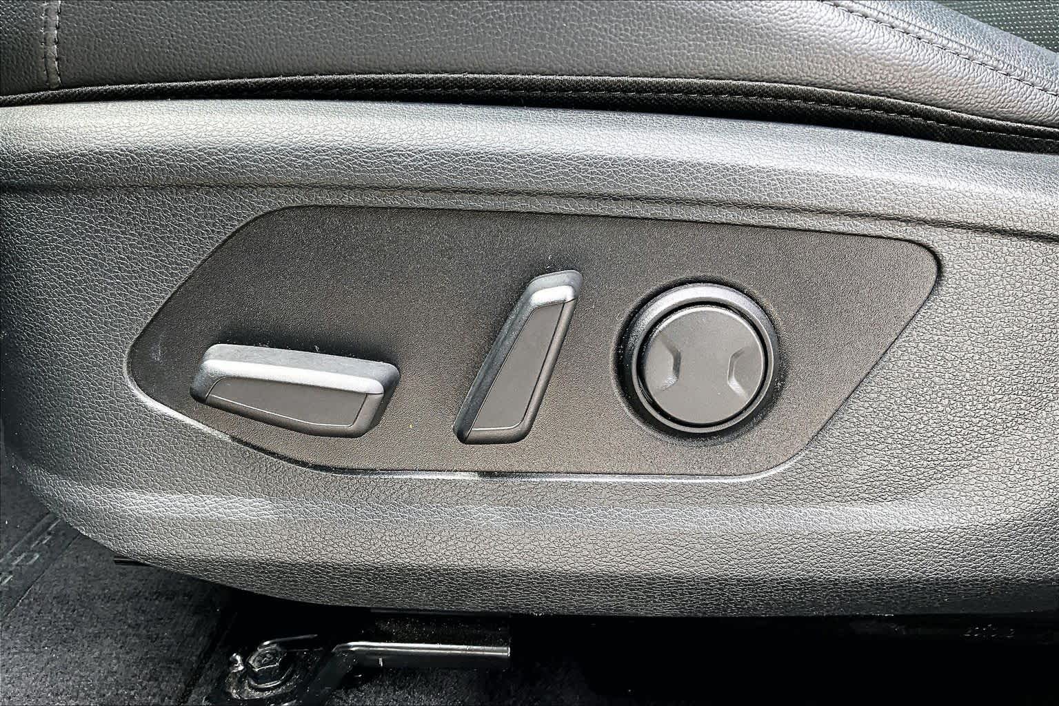 2024 Kia Sportage EX Glacial White Pearl at Beck & Masten Kia
