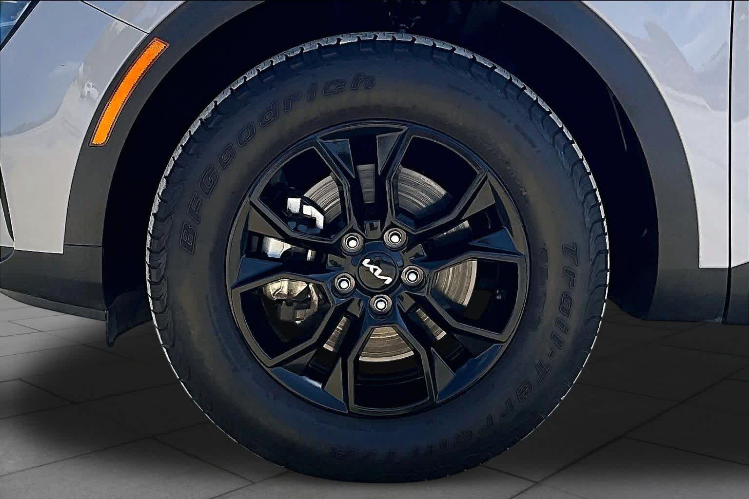 2024 Kia Sportage X-Pro Wolf Gray/Ebony Black Roof at Beck & Masten Kia