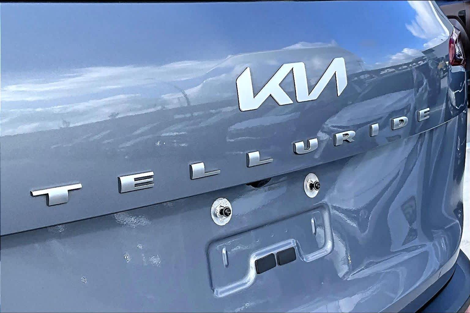 2022 Kia Telluride LX Everlasting Silver at Westside Kia