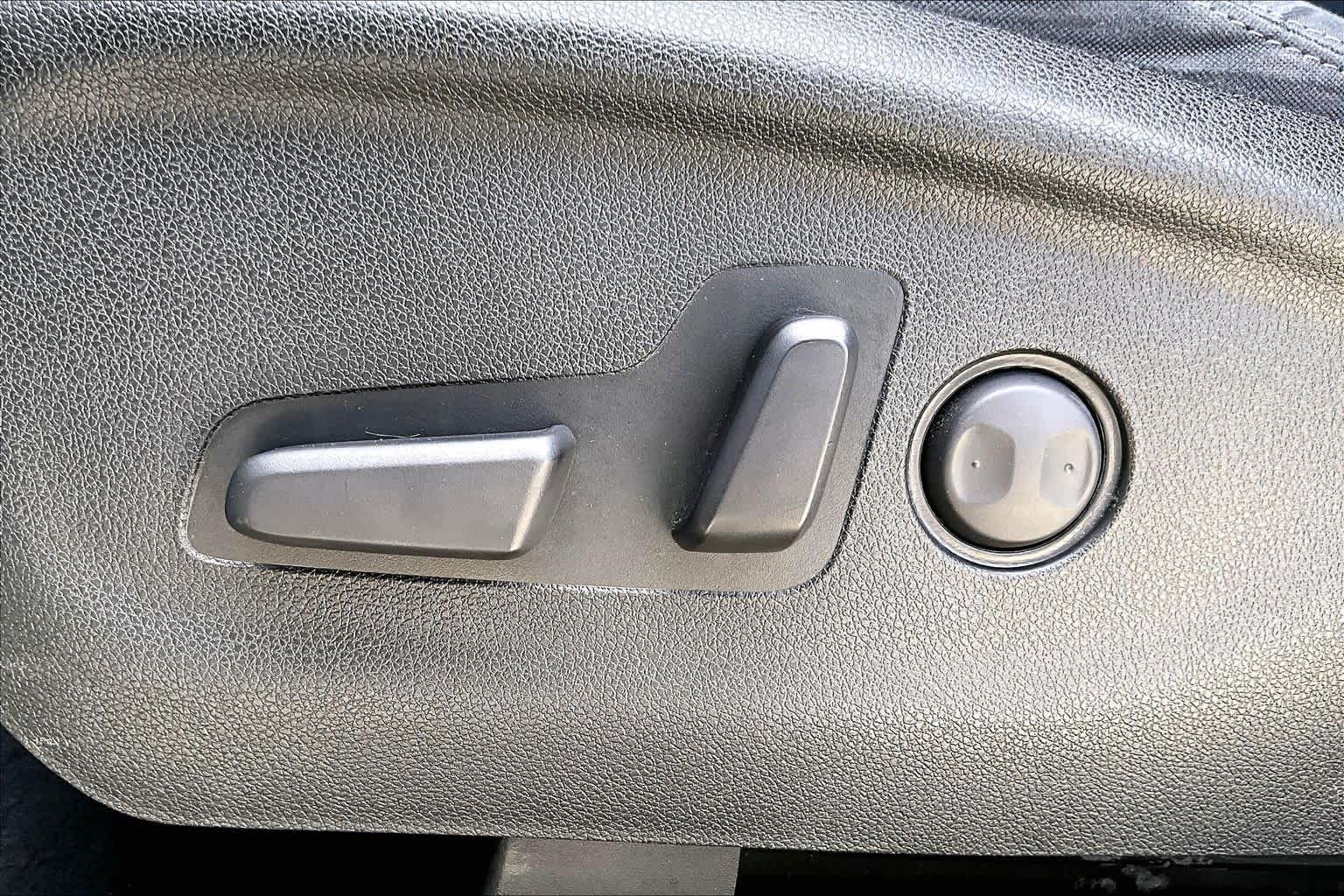 2019 Kia Sorento LX V6 Snow White Pearl at Beck & Masten Kia