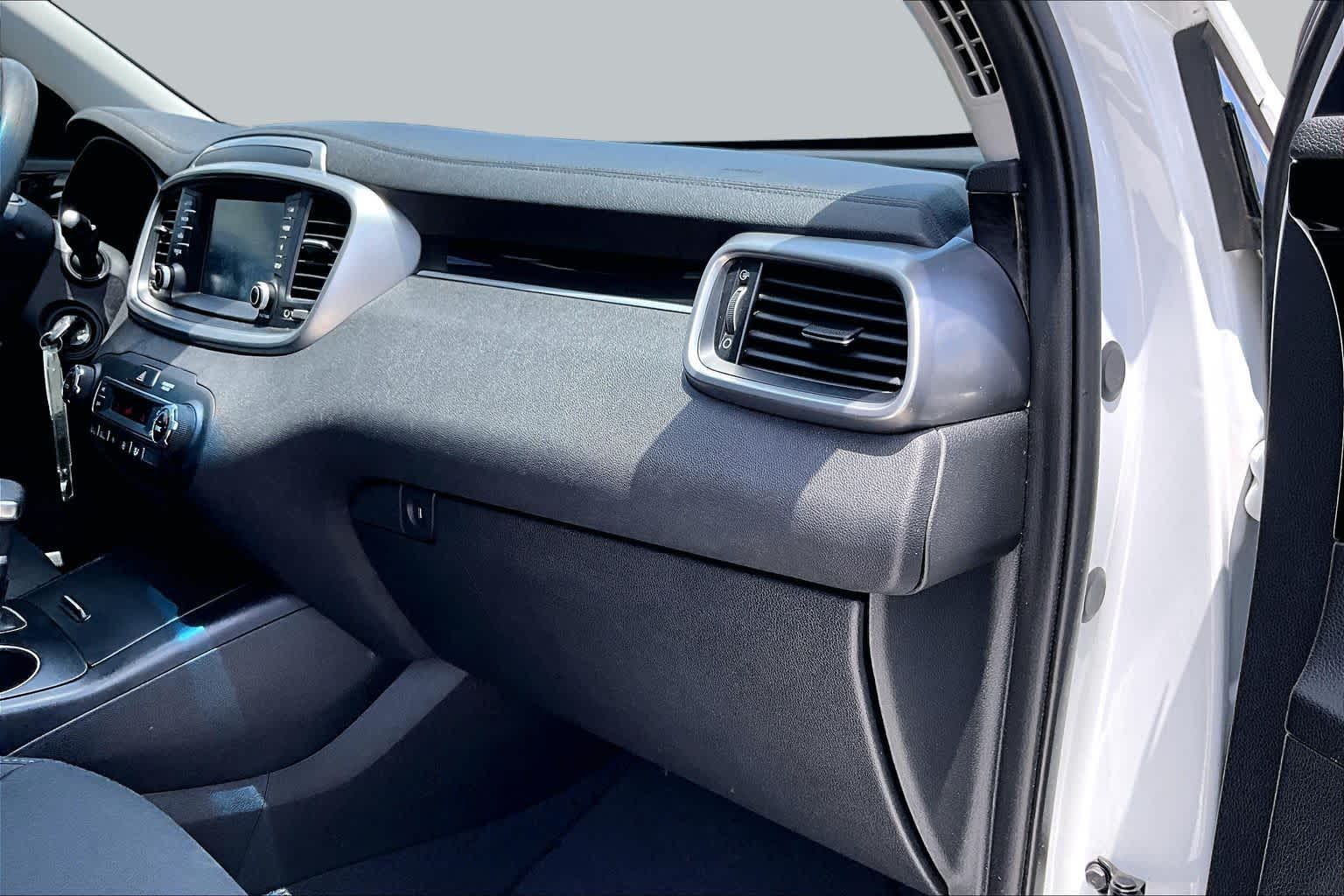 2019 Kia Sorento LX V6 Snow White Pearl at Beck & Masten Kia