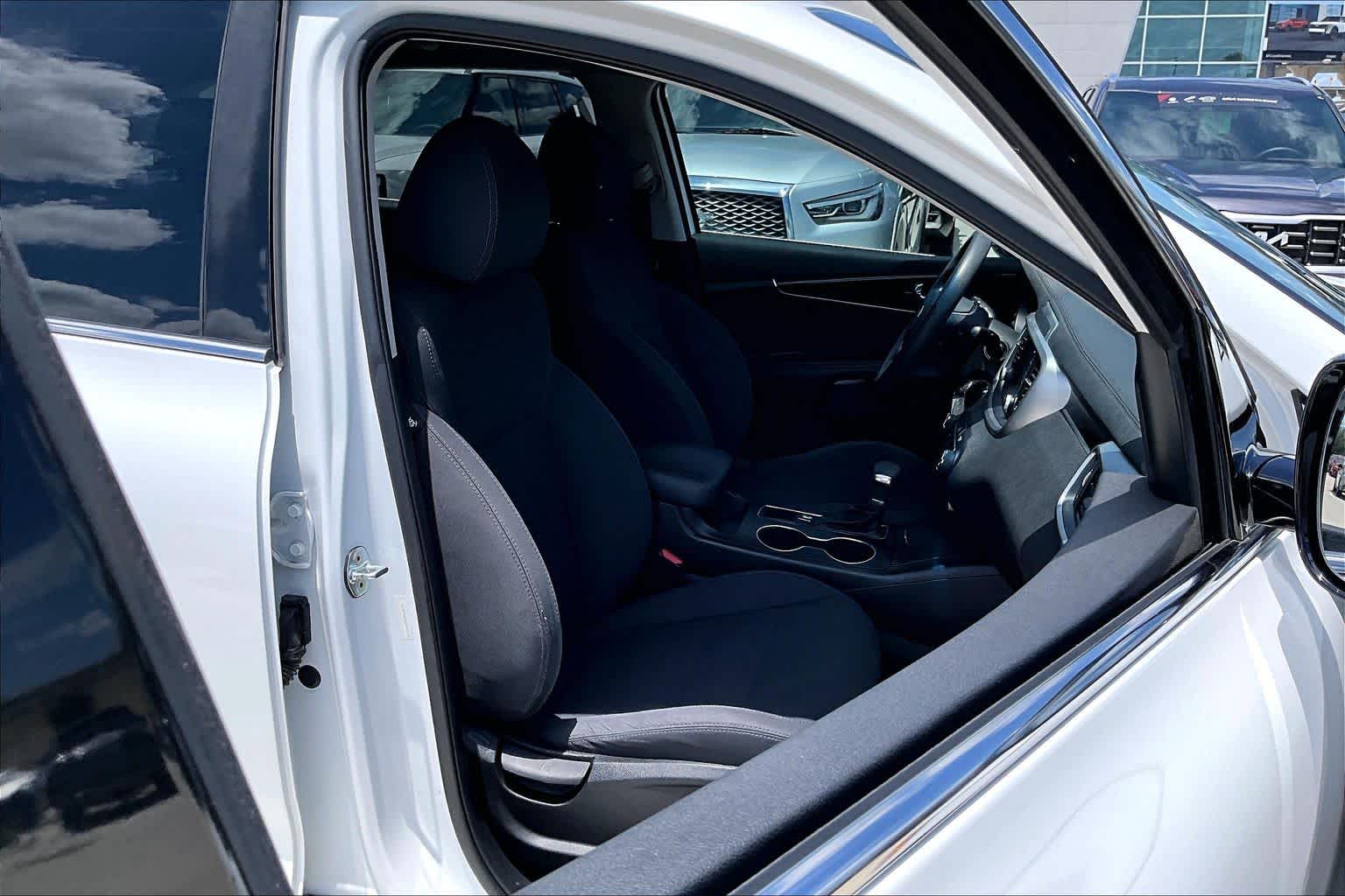 2019 Kia Sorento LX V6 Snow White Pearl at Beck & Masten Kia