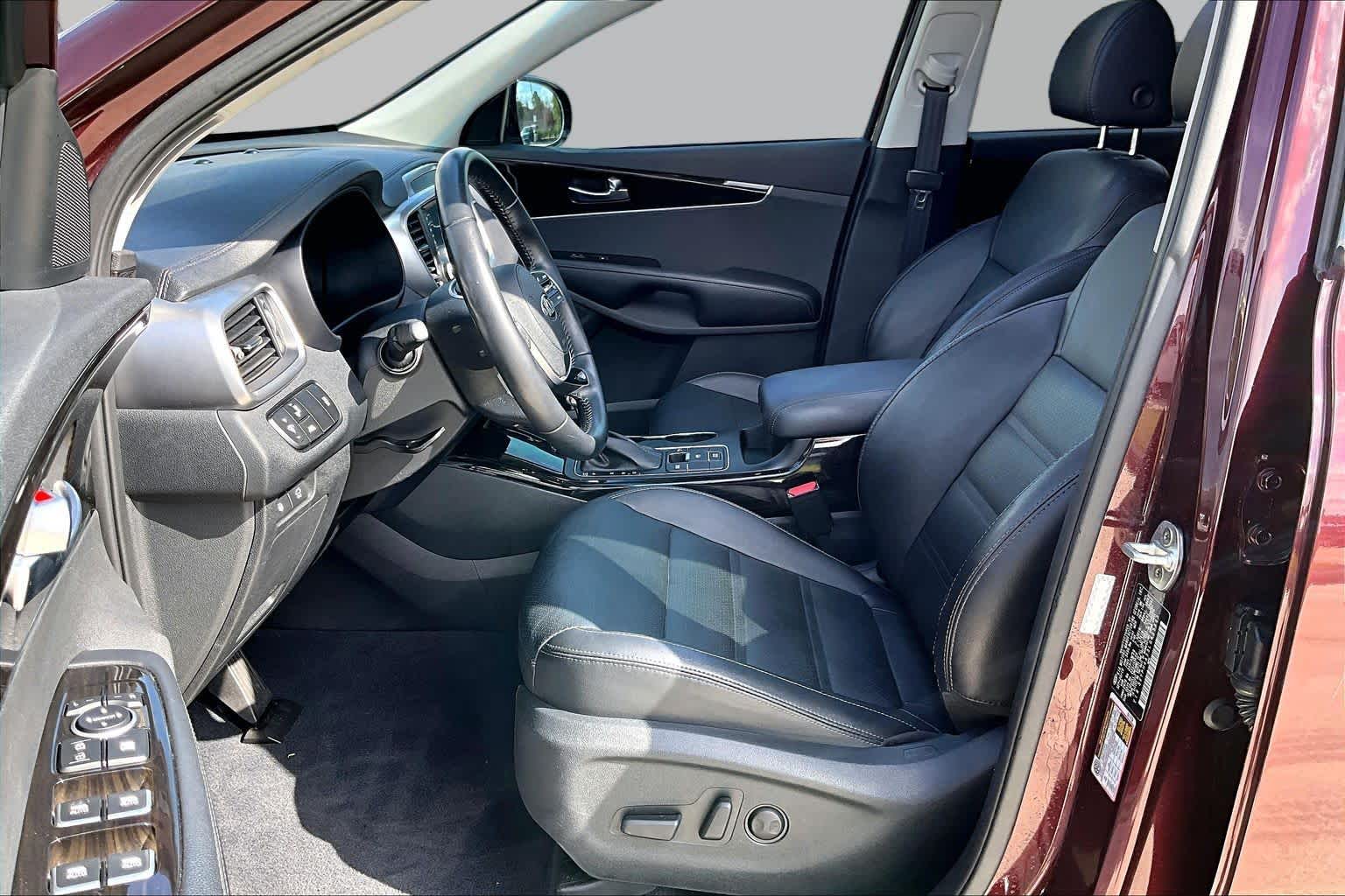 2020 Kia Sorento photo 8 of 37