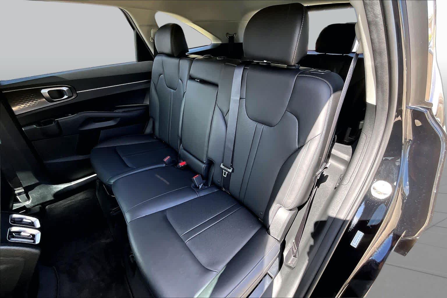 2022 Kia Sorento photo 18 of 32