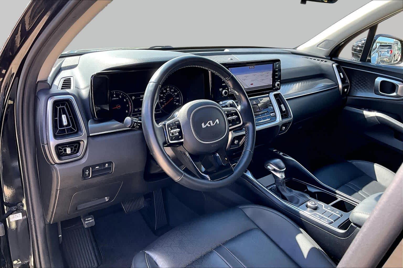 2022 Kia Sorento photo 16 of 32