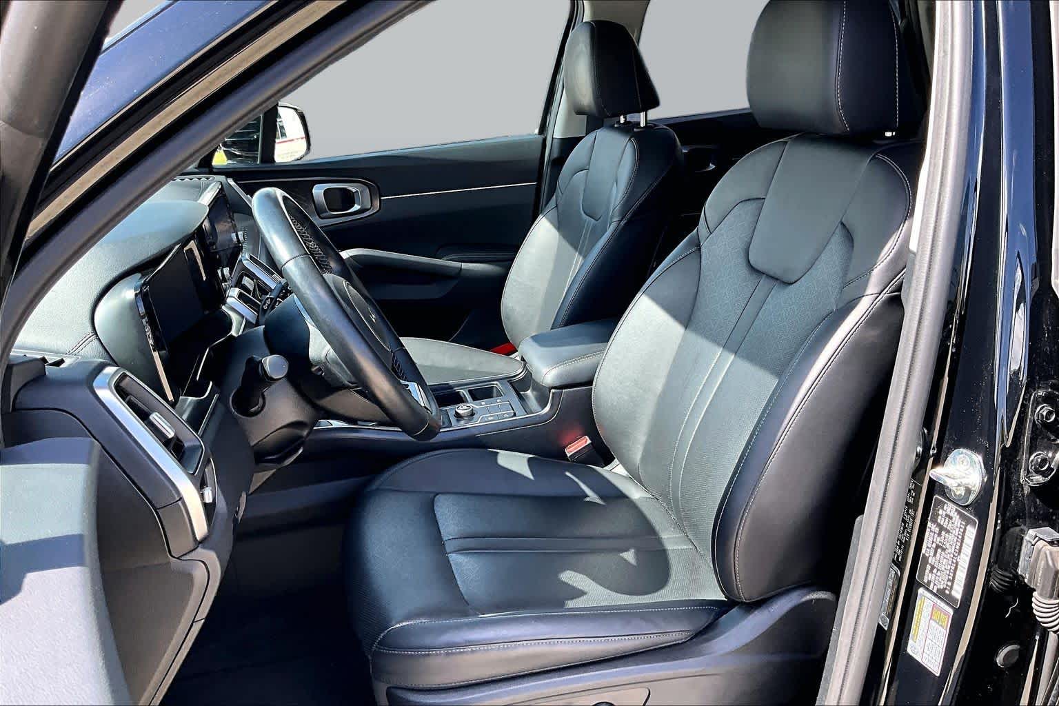 2022 Kia Sorento photo 8 of 32