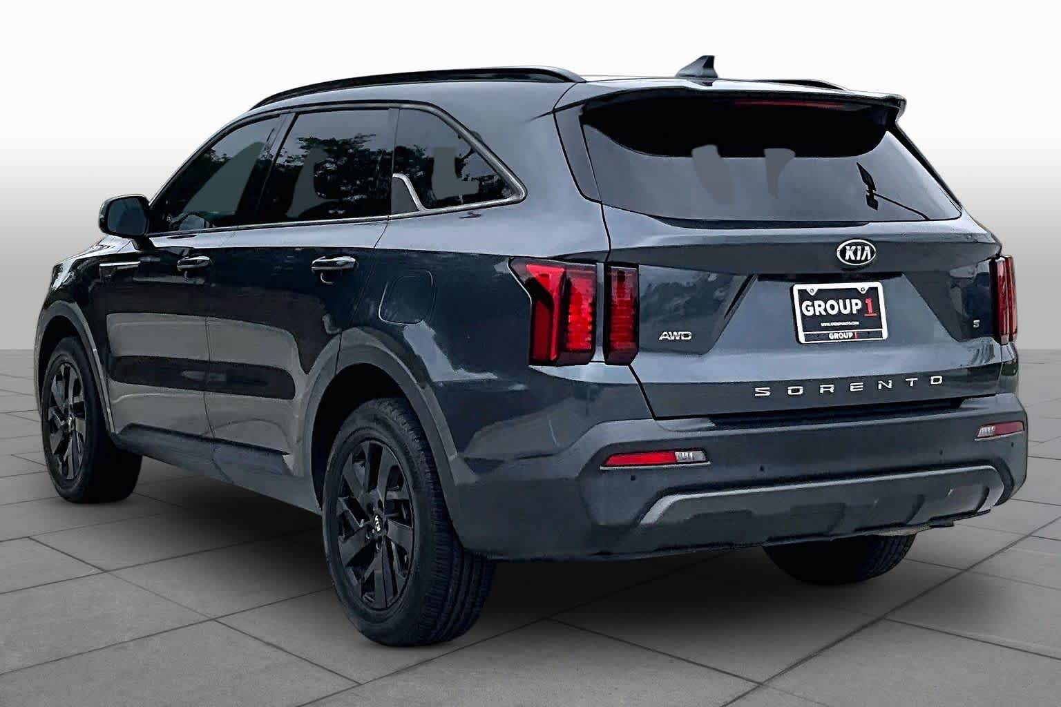 2021 Kia Sorento S - 11