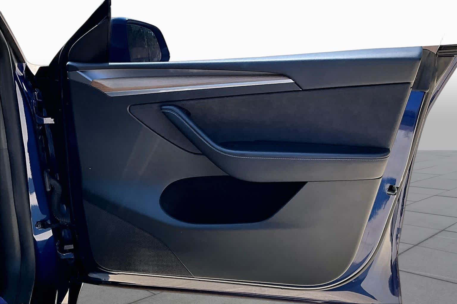 2023 Tesla Model Y photo 38 of 63