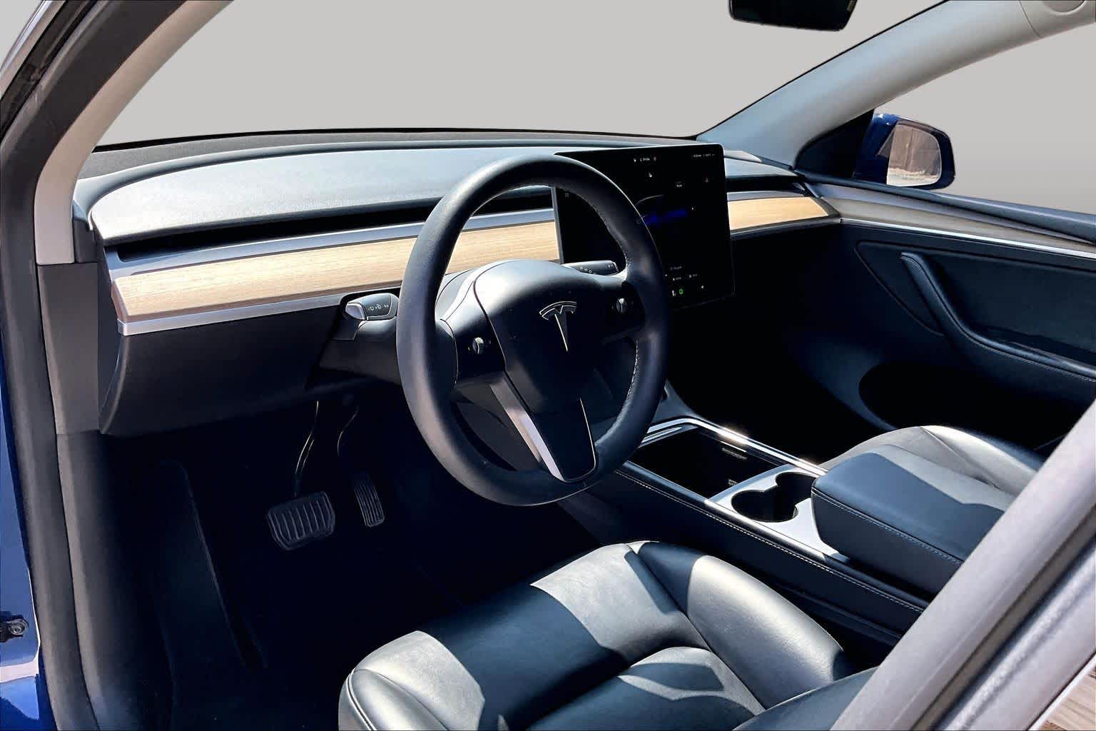 2023 Tesla Model Y photo 28 of 63