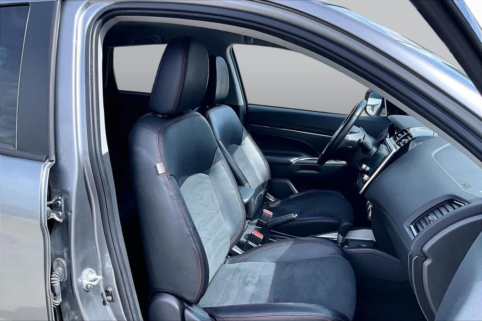 2024 Mitsubishi Outlander Sport photo 9 of 33