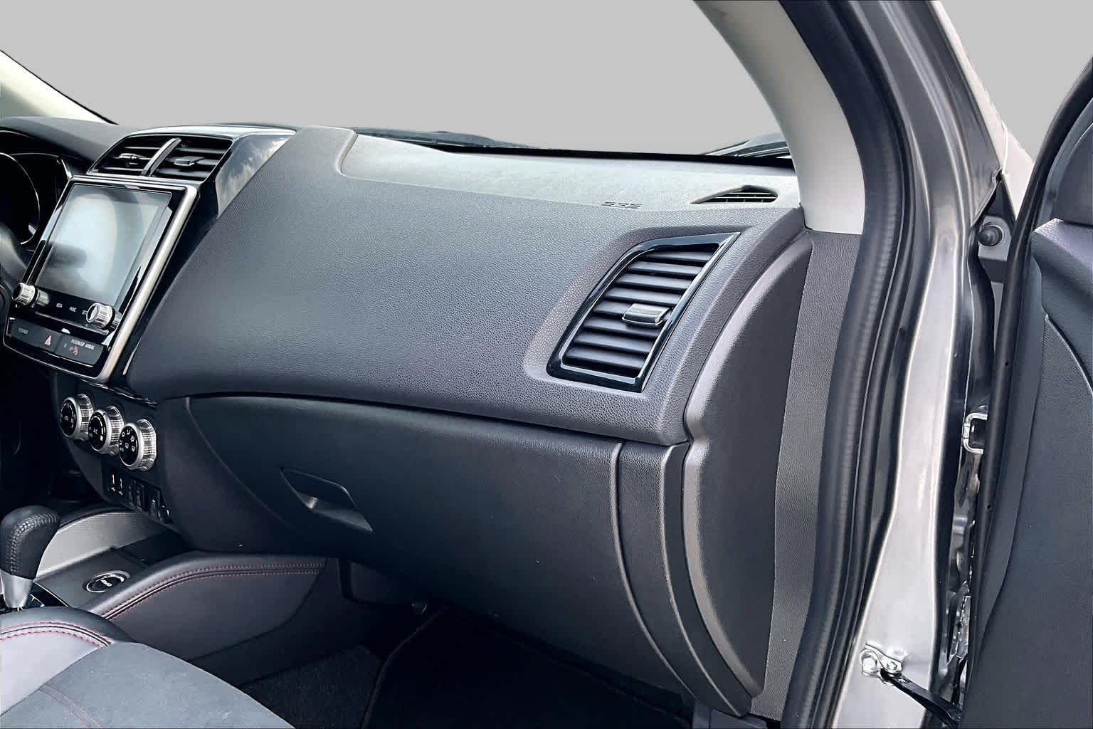 2024 Mitsubishi Outlander Sport photo 17 of 33