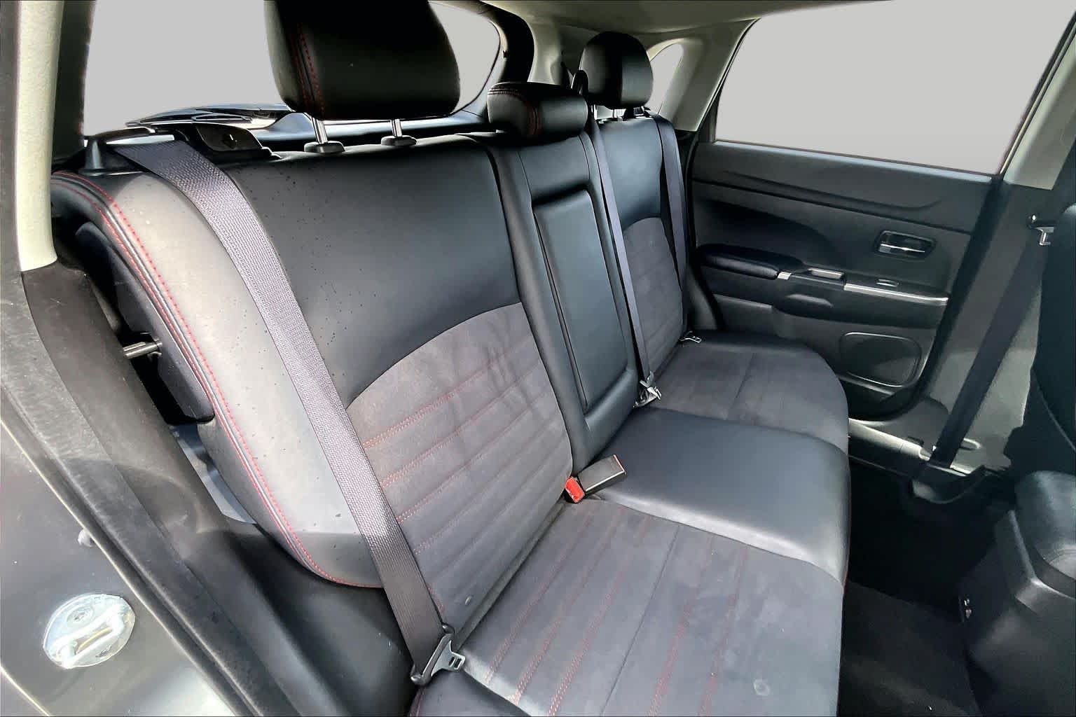 2024 Mitsubishi Outlander Sport photo 19 of 33