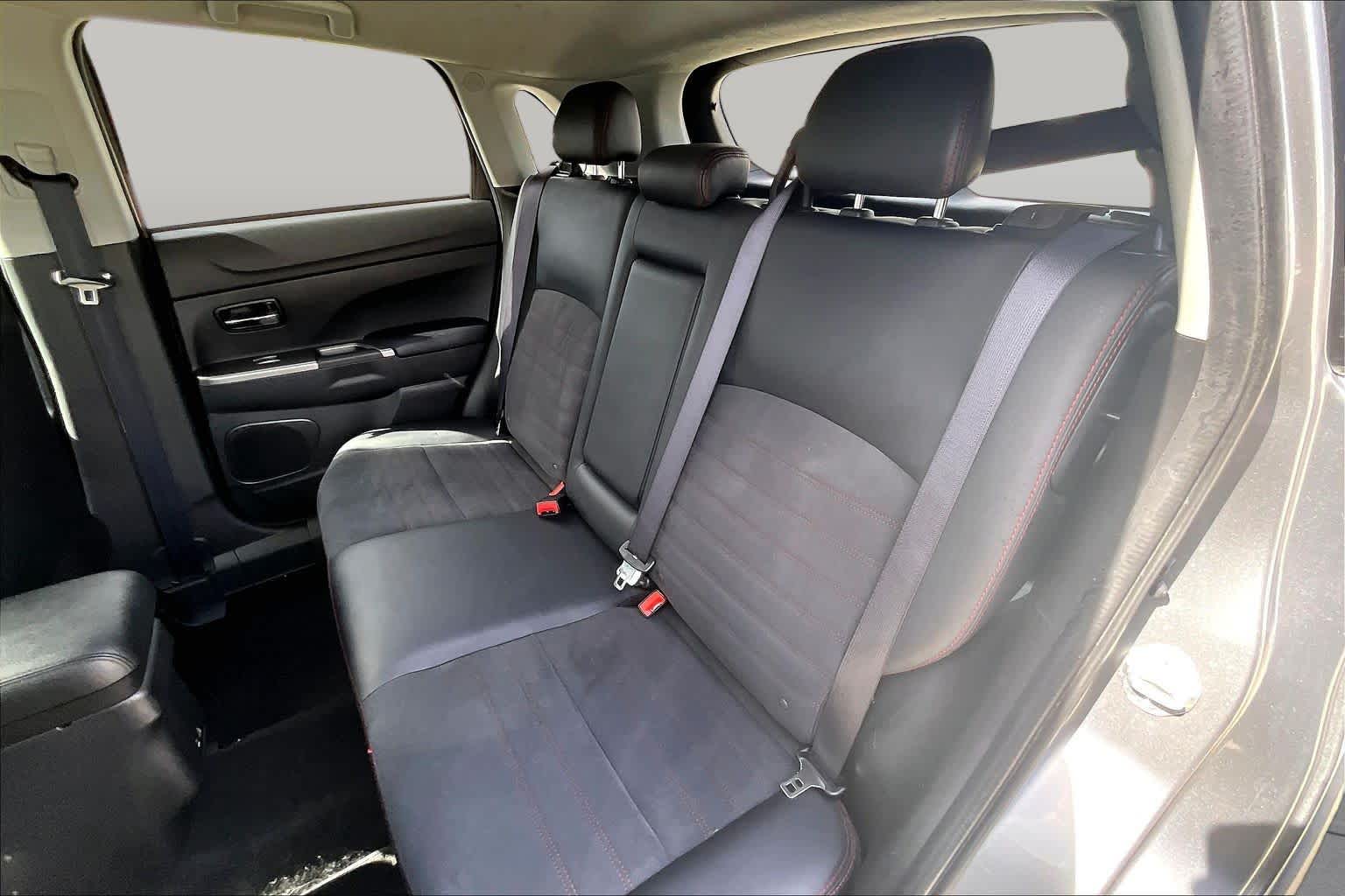 2024 Mitsubishi Outlander Sport photo 18 of 33