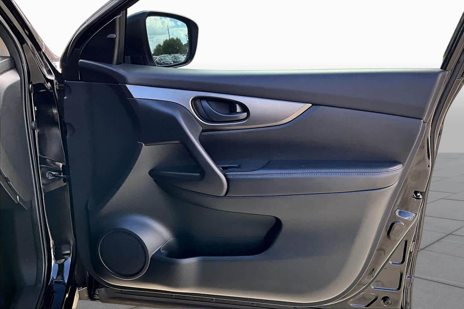 2020 Nissan Rogue Sport photo 20 of 29