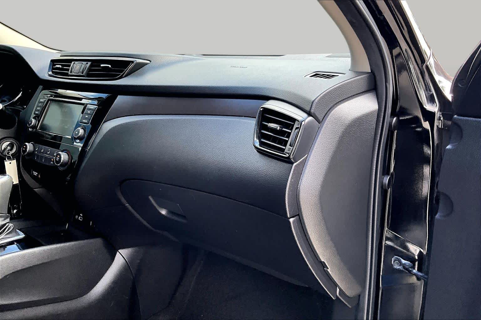 2020 Nissan Rogue Sport photo 16 of 29