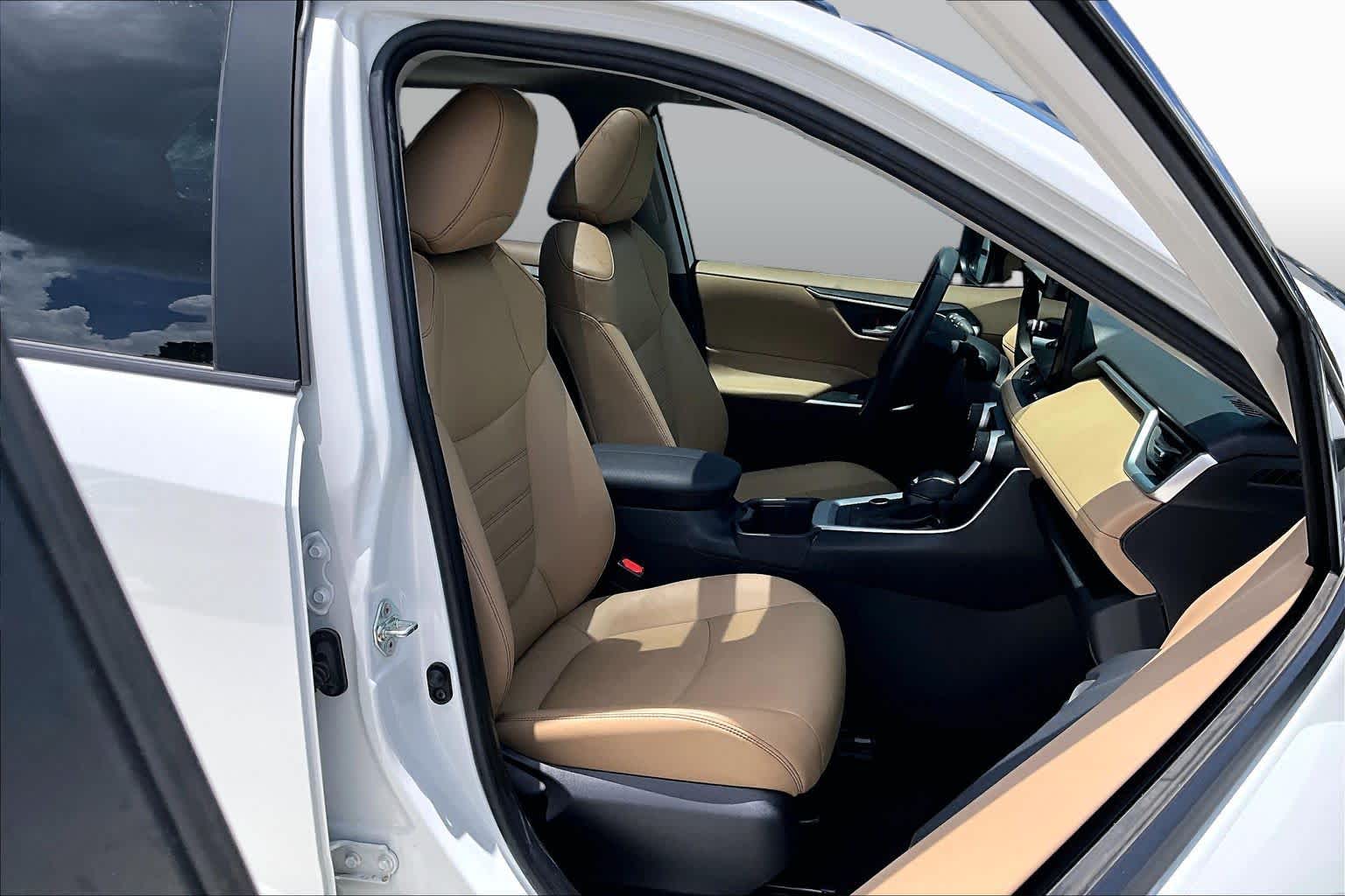 2024 Toyota RAV4 Hybrid XLE Premium - 8