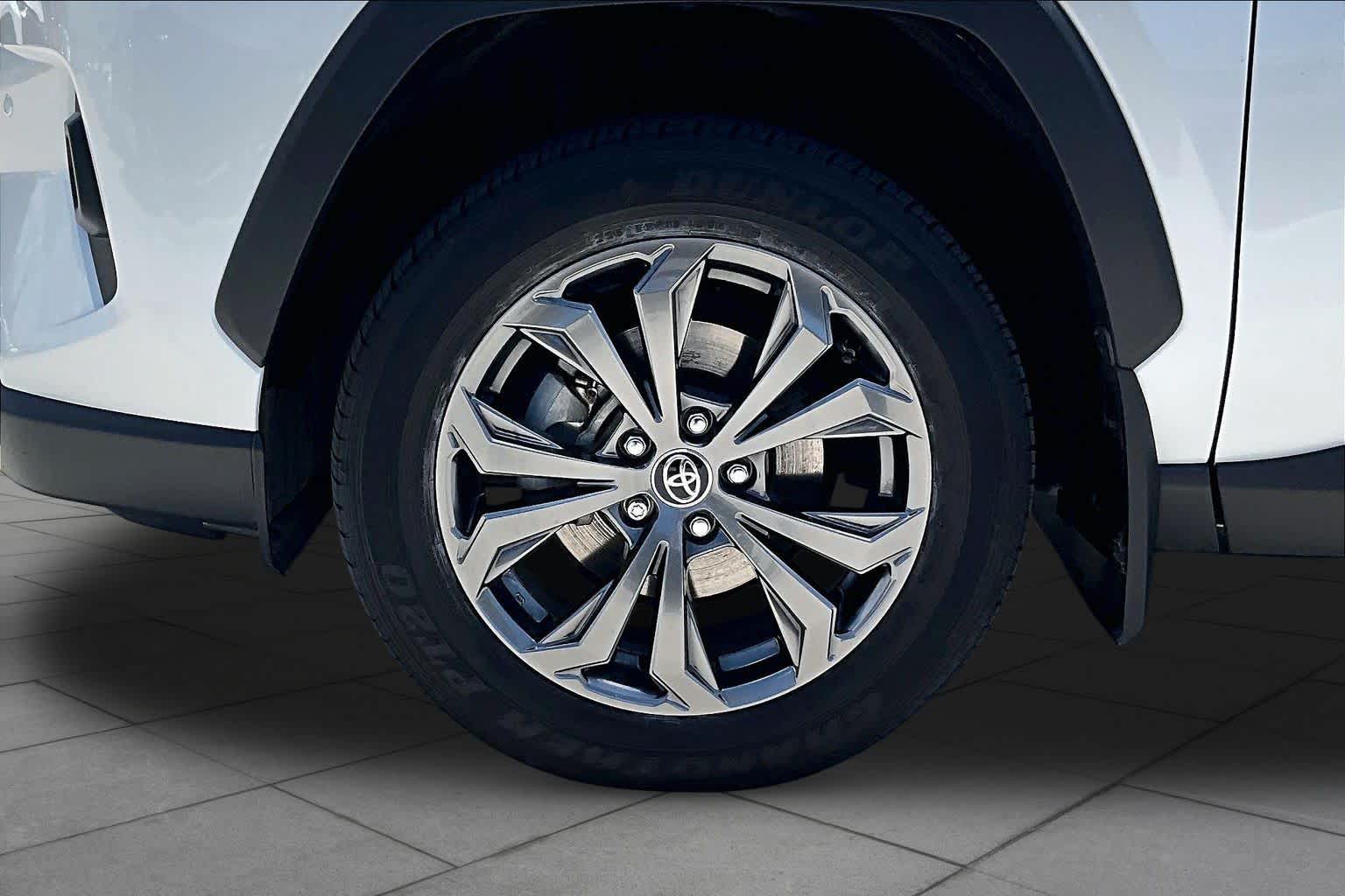 2024 Toyota RAV4 Hybrid XLE Premium - 10