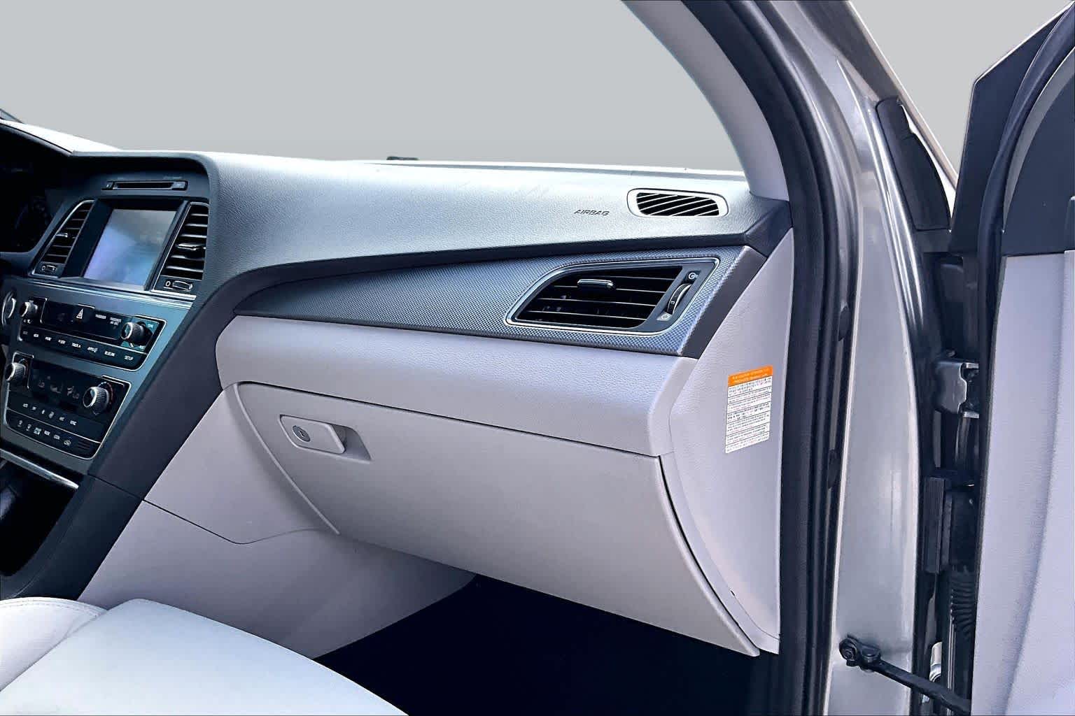 2017 Hyundai Sonata Hybrid photo 17 of 31
