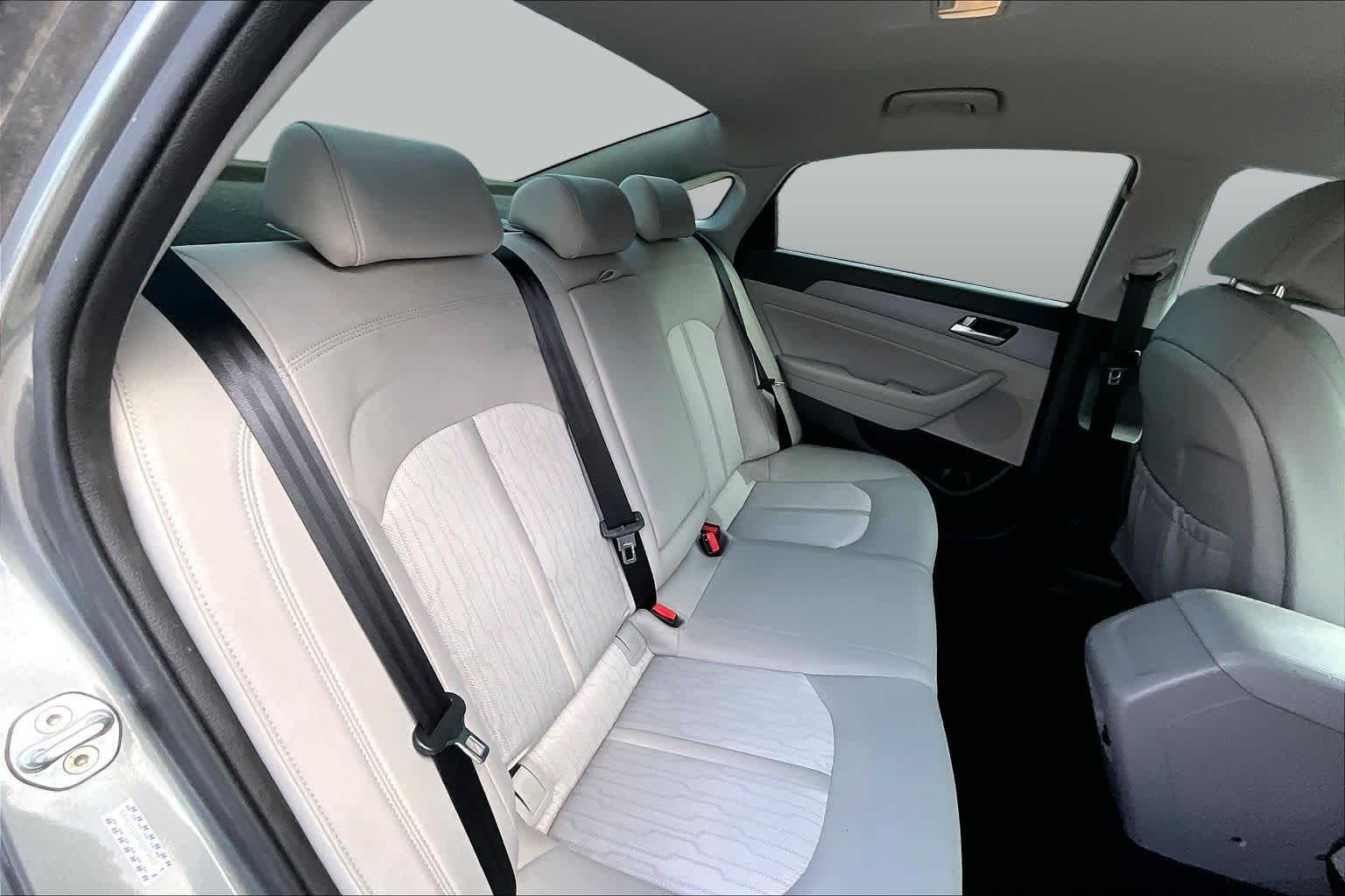 2017 Hyundai Sonata Hybrid photo 19 of 31
