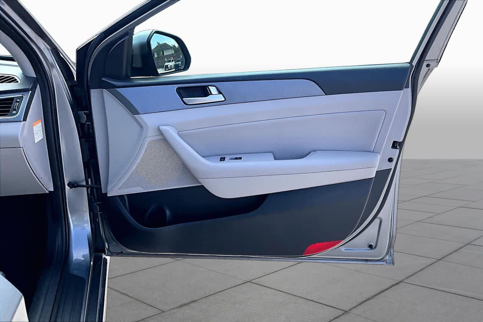 2017 Hyundai Sonata Hybrid photo 21 of 31