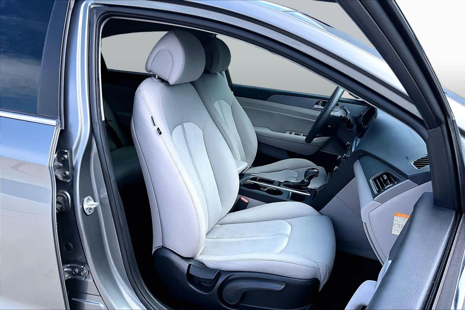 2017 Hyundai Sonata Hybrid photo 9 of 31