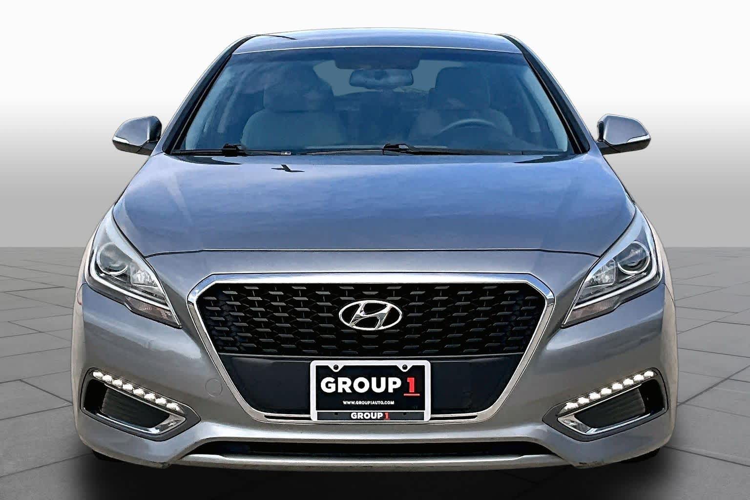 2017 Hyundai Sonata Hybrid photo 4 of 31