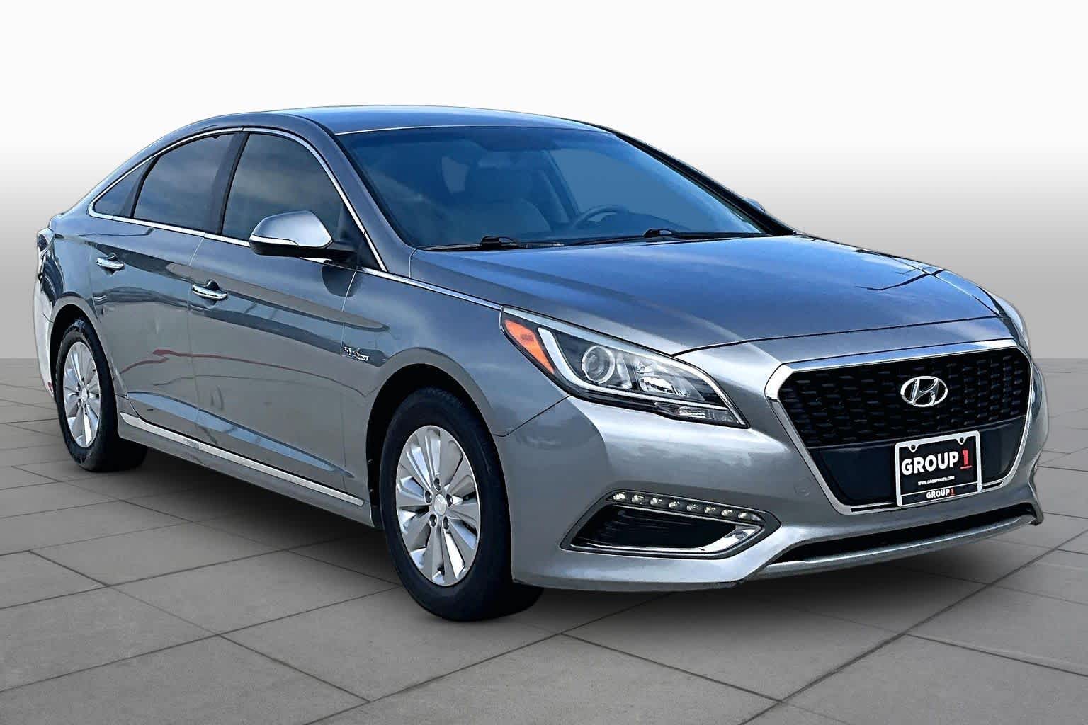 2017 Hyundai Sonata Hybrid photo 3 of 31