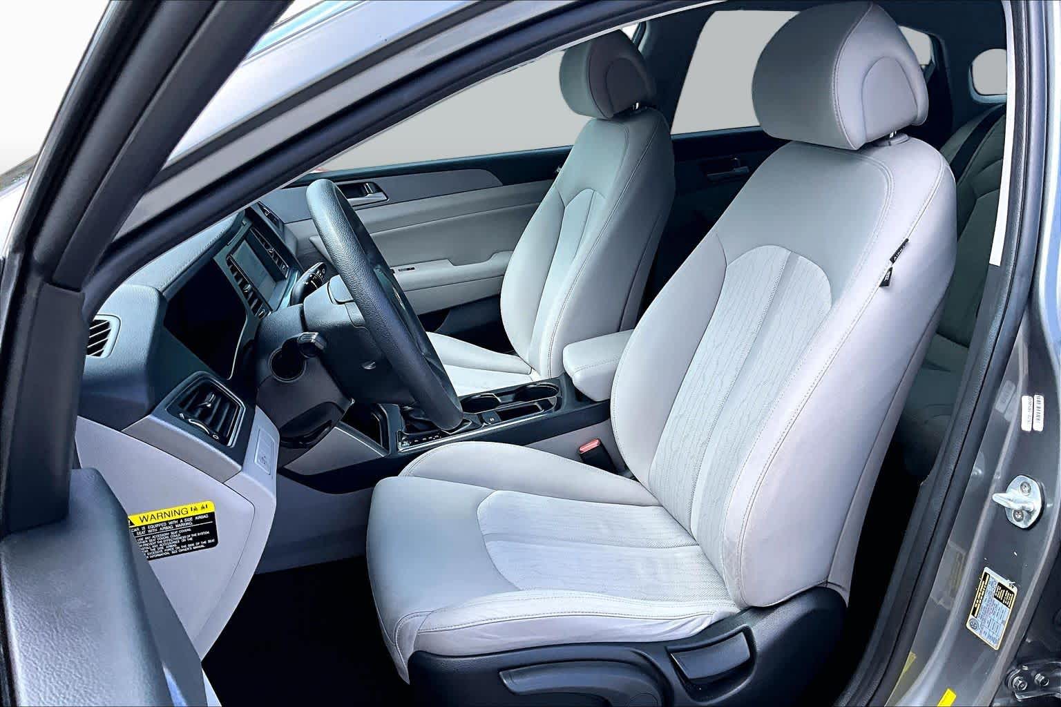 2017 Hyundai Sonata Hybrid photo 8 of 31