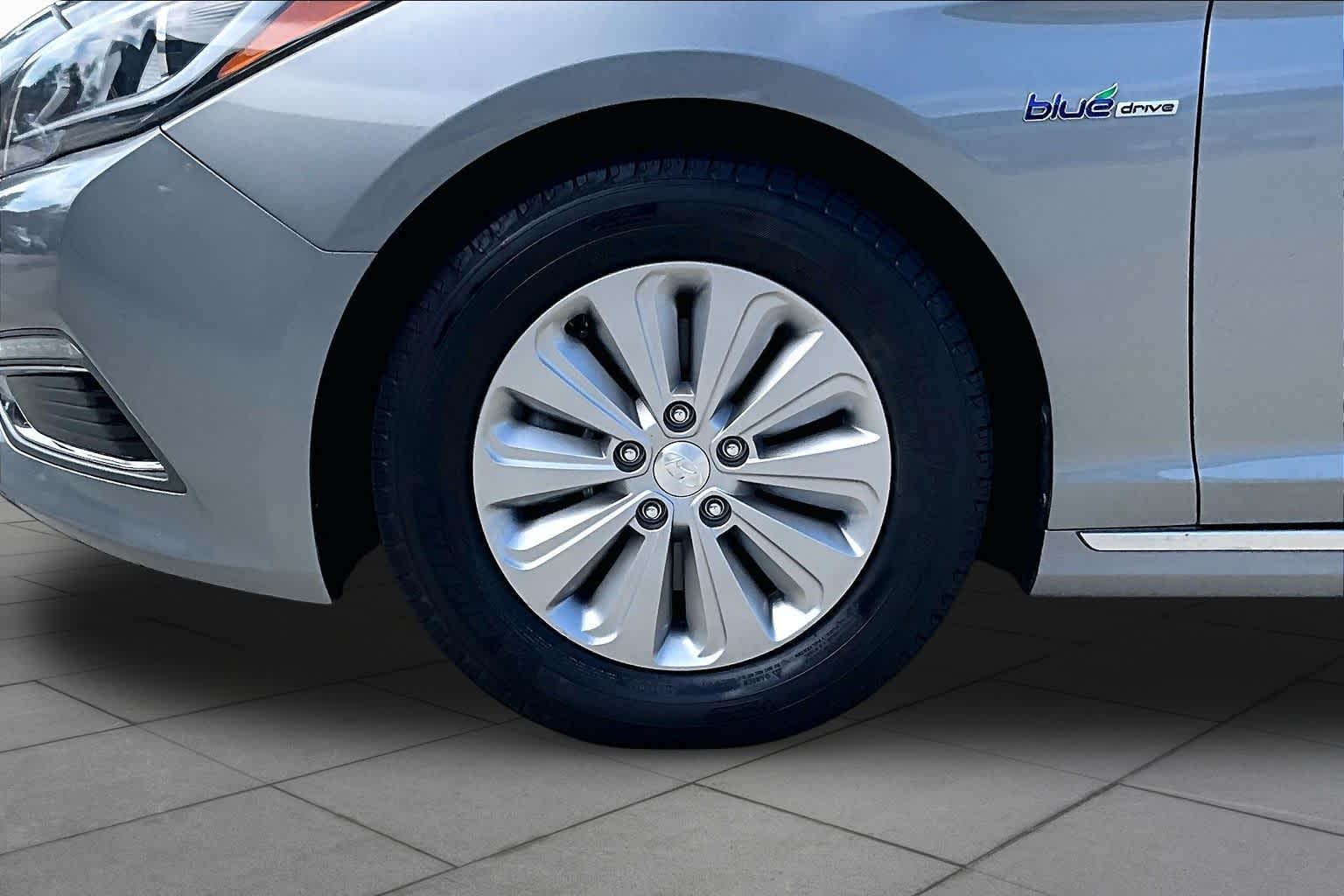 2017 Hyundai Sonata Hybrid photo 10 of 31