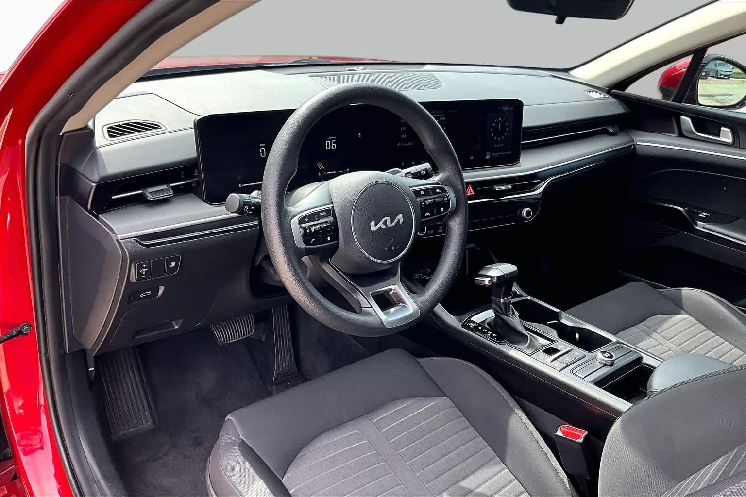 2025 Kia K5 photo 31 of 65