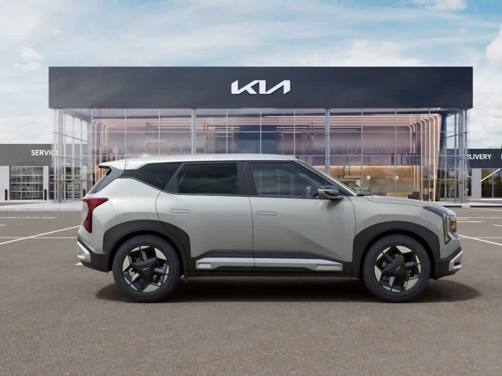 2027 Kia Seltos photo 7 of 27