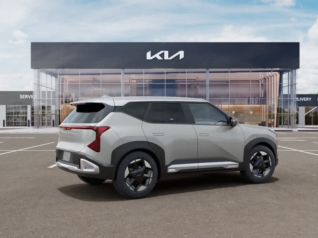 2027 Kia Seltos photo 6 of 27