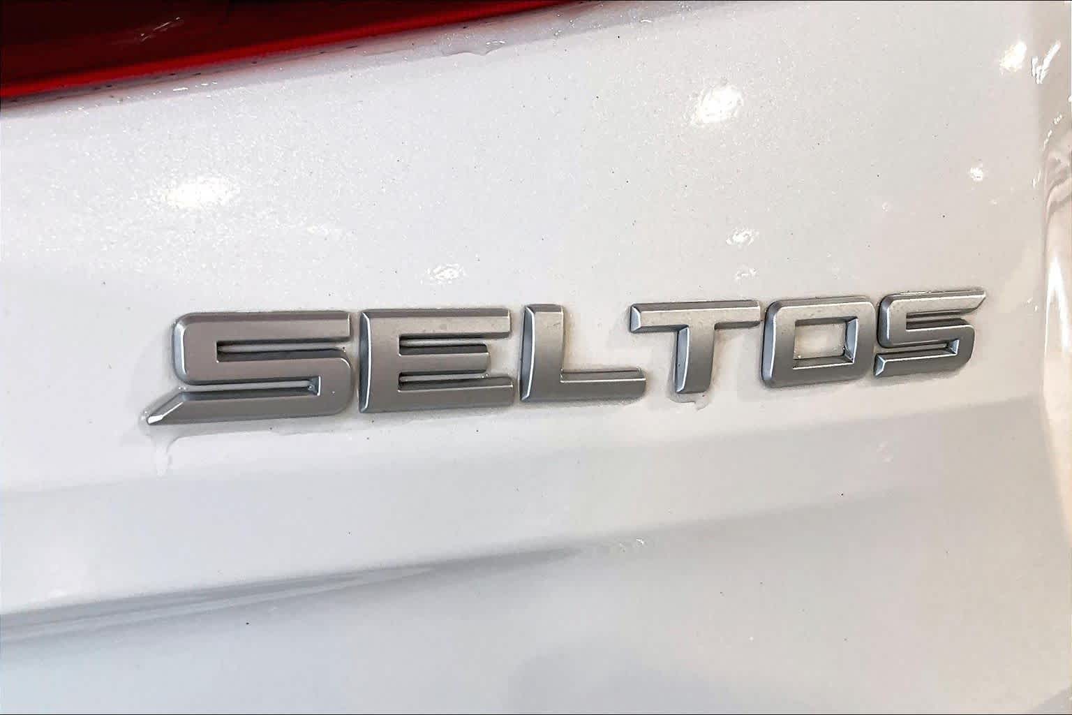 2023 Kia Seltos LX Snow White Pearl at HGreg Houston