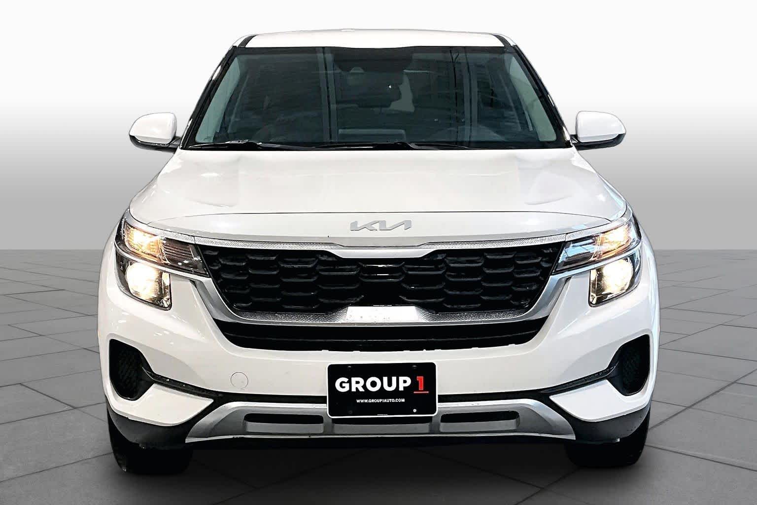 2023 Kia Seltos LX Snow White Pearl at HGreg Houston