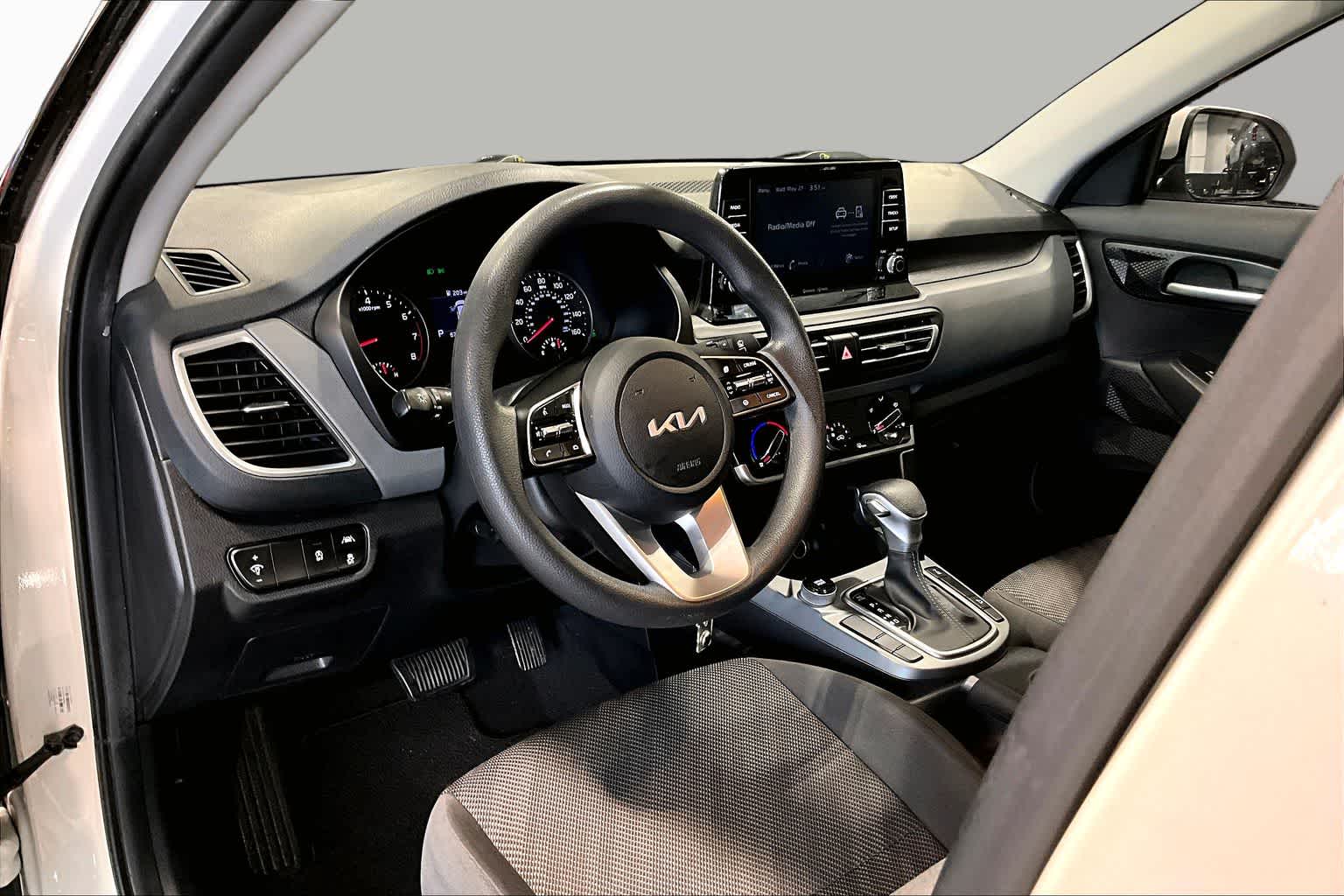 2023 Kia Seltos LX Snow White Pearl at HGreg Houston