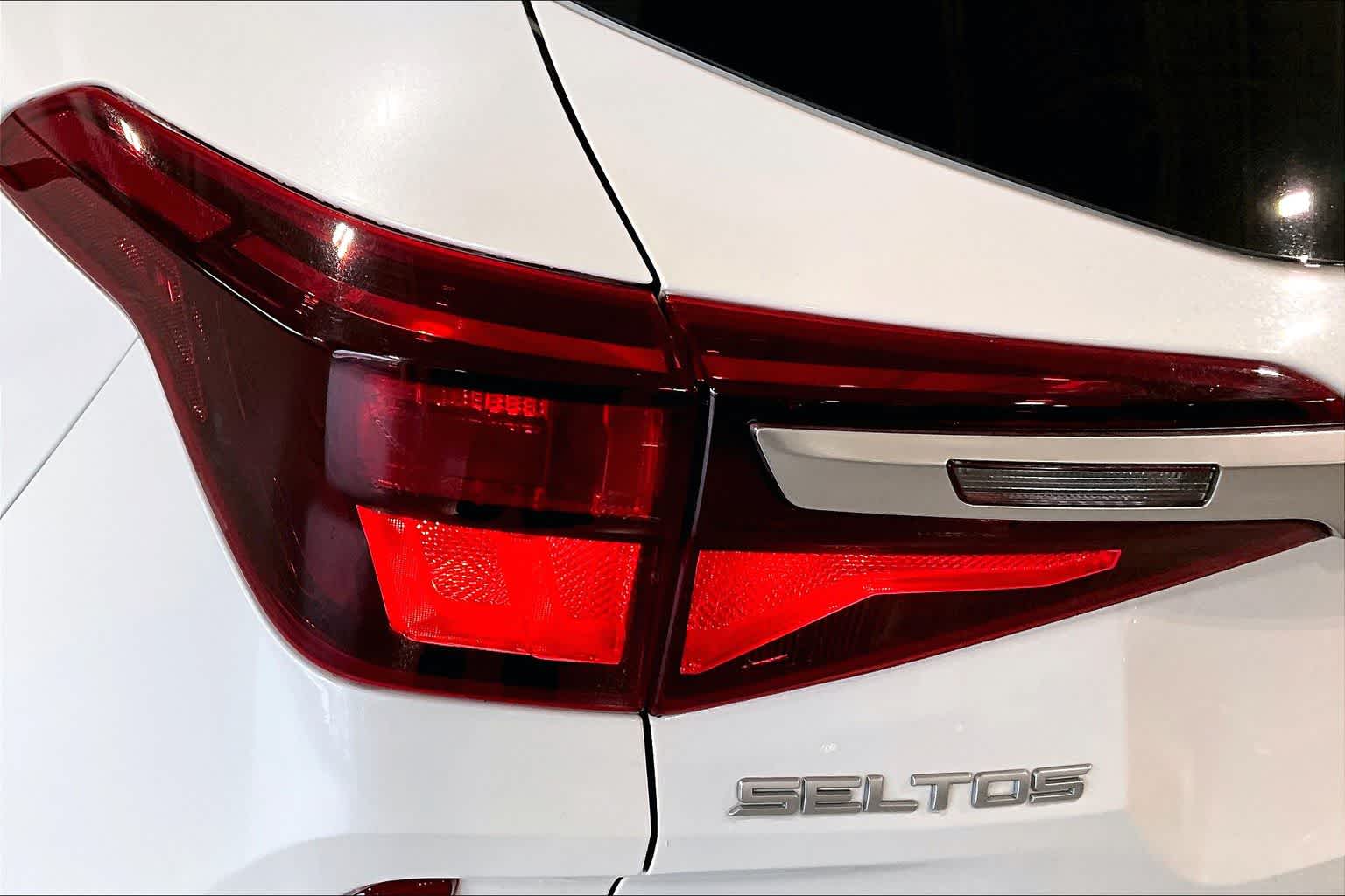2023 Kia Seltos LX Snow White Pearl at HGreg Houston