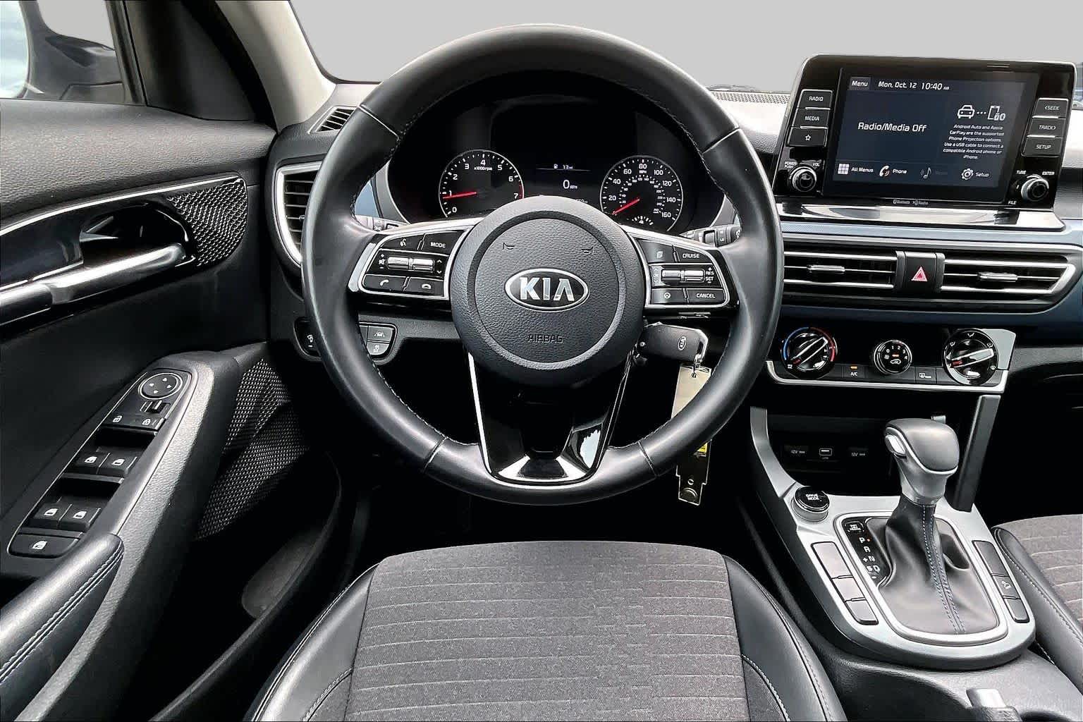 2021 Kia Seltos photo 6 of 30