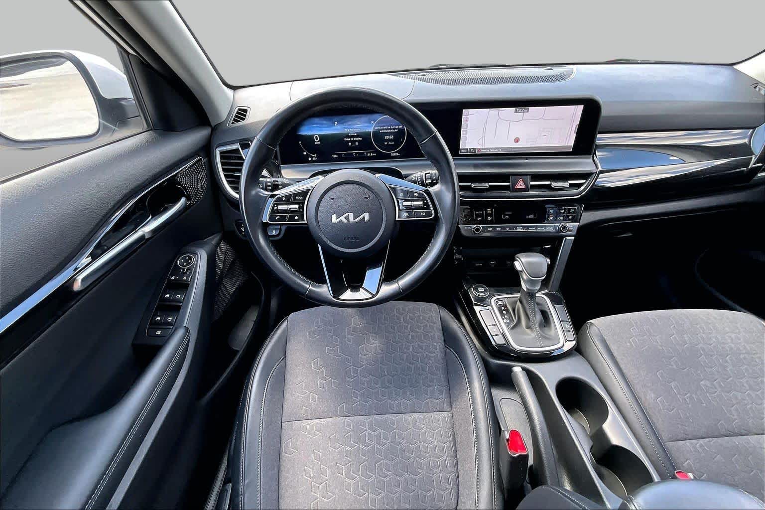 2024 Kia Seltos photo 6 of 32