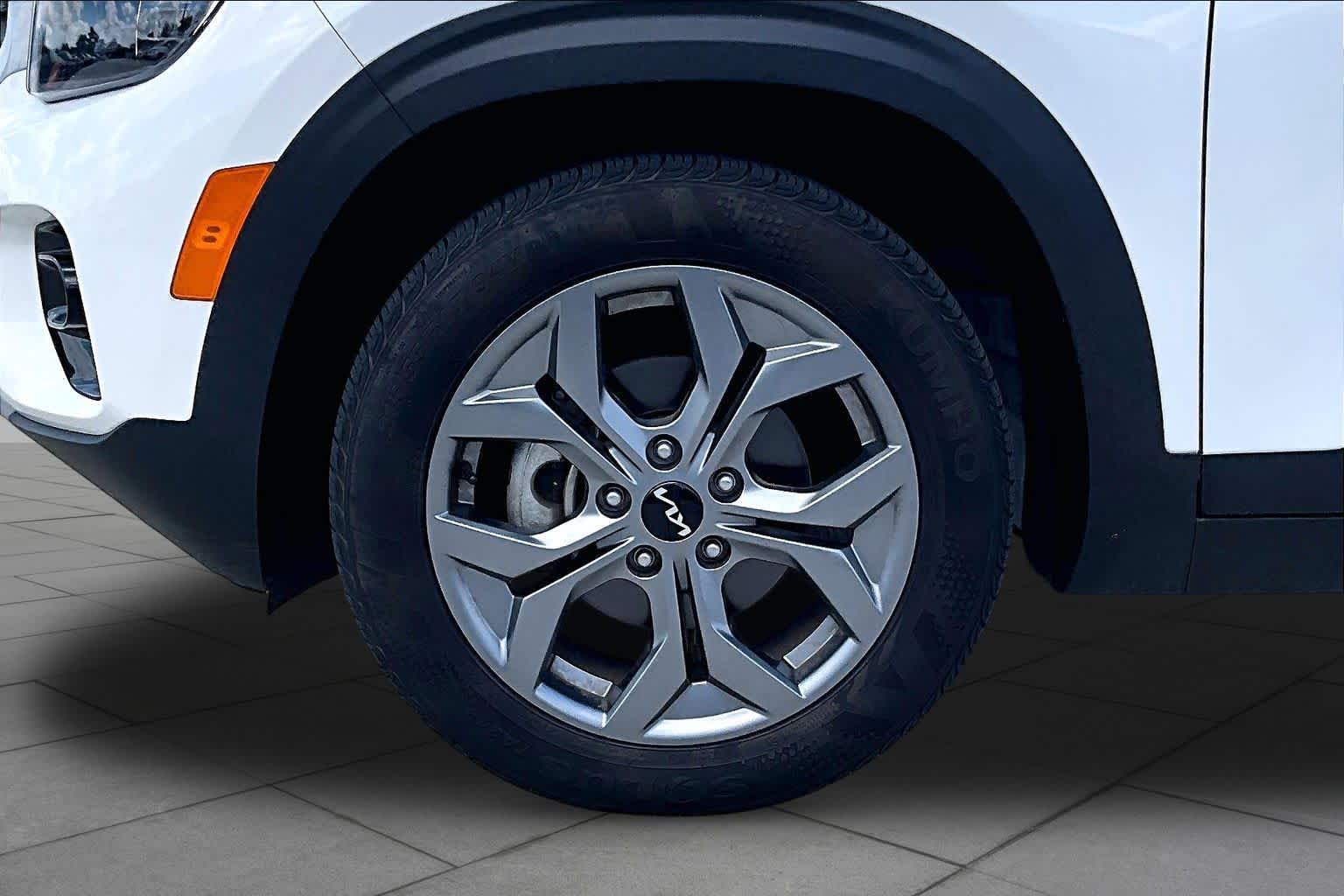 2024 Kia Seltos photo 10 of 32