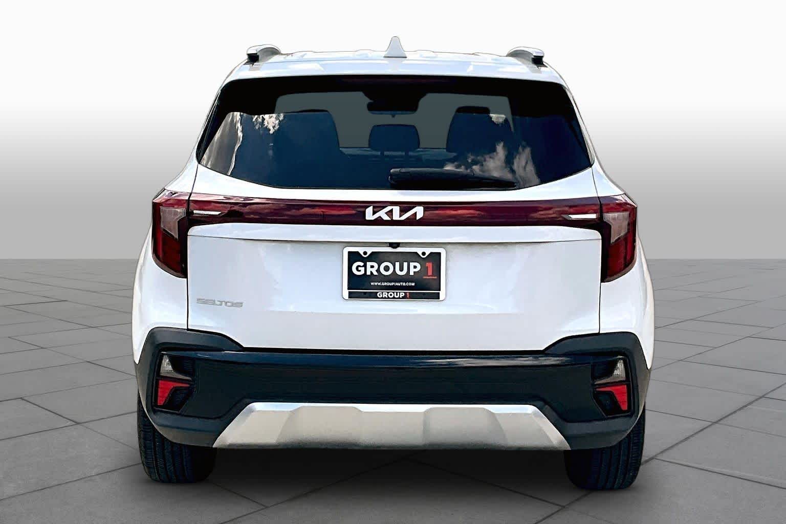 2024 Kia Seltos photo 5 of 32